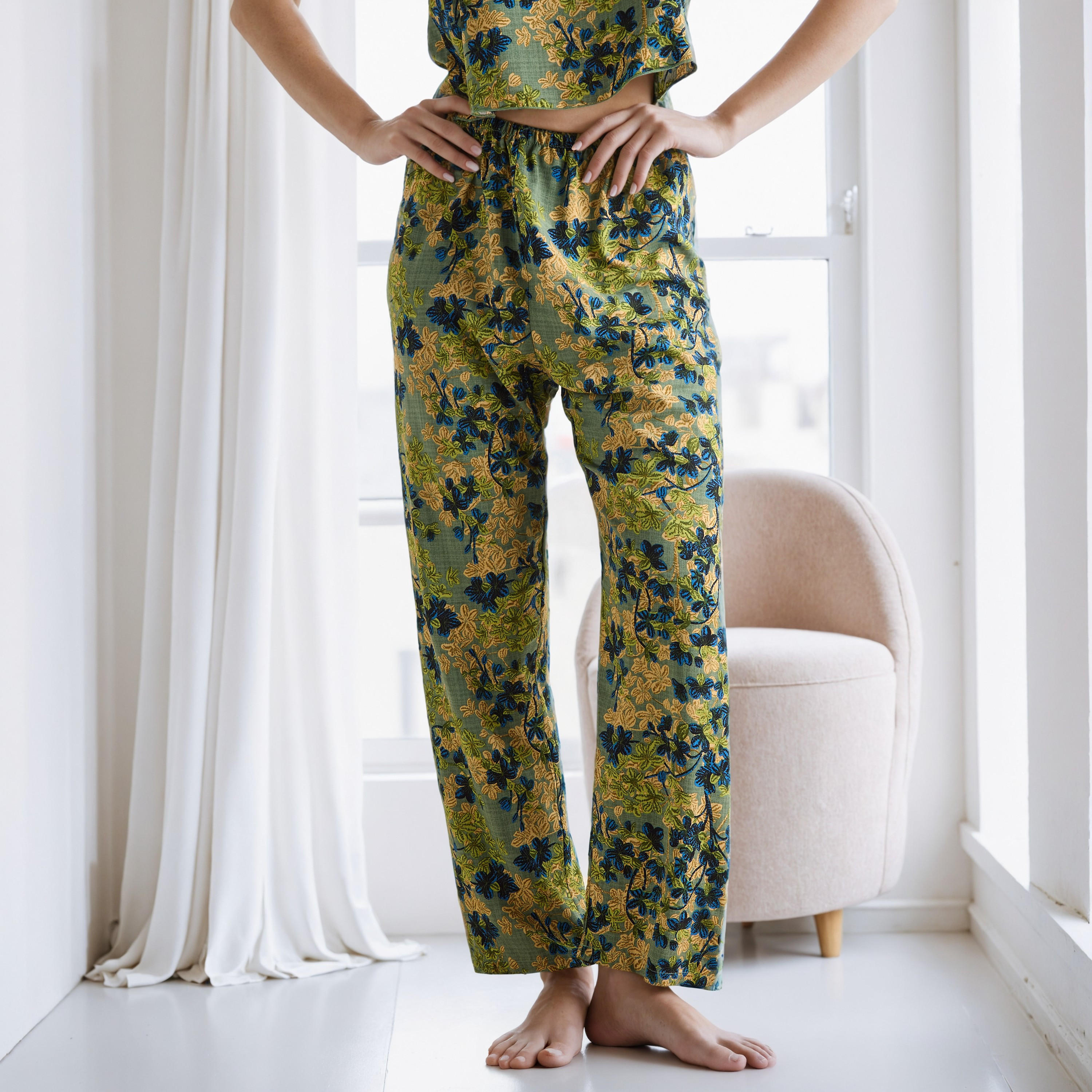 طقم بيجاما وروب بطبعات زهرية-women-clothing-nightwear-pyjamas-longsets-image-4