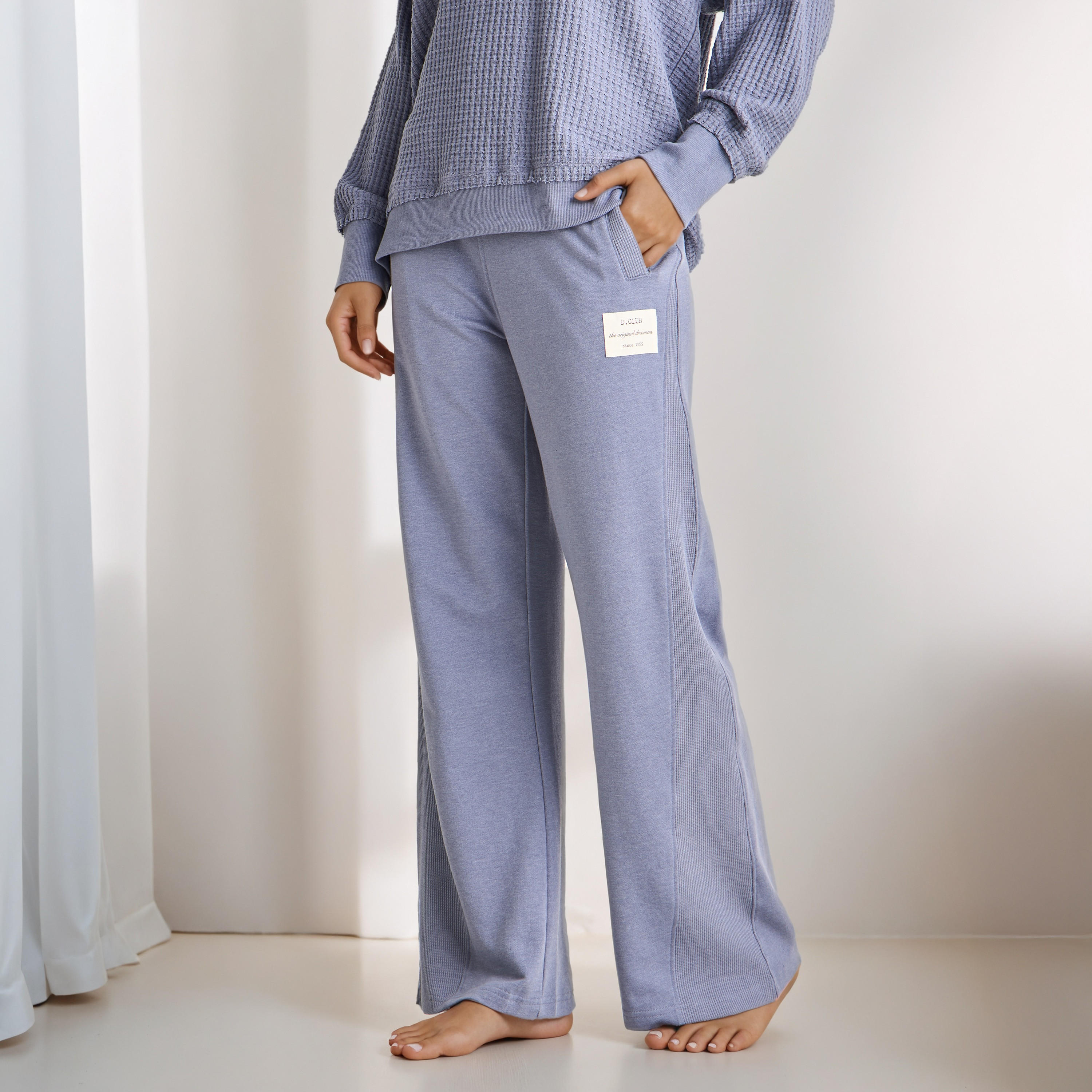 طقم بيجاما سويت شيرت وبنطلون بارز الملمس-women-clothing-nightwear-pyjamas-longsets-image-4