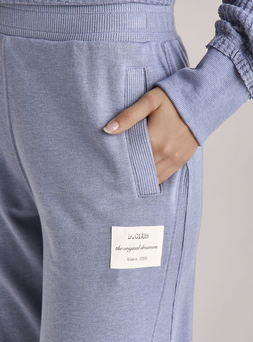 طقم بيجاما سويت شيرت وبنطلون بارز الملمس-women-clothing-nightwear-pyjamas-longsets-image-5