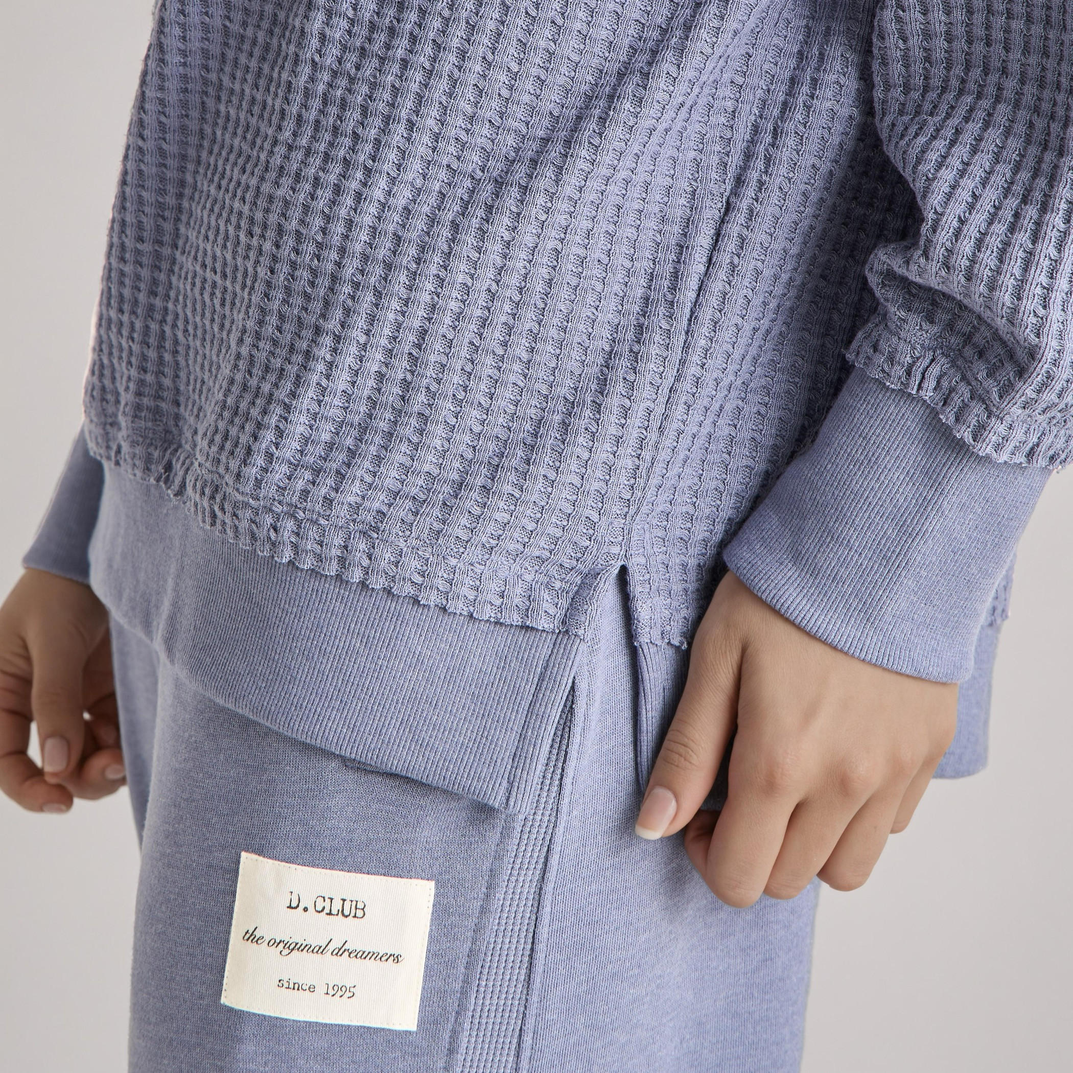 طقم بيجاما سويت شيرت وبنطلون بارز الملمس-women-clothing-nightwear-pyjamas-longsets-image-6