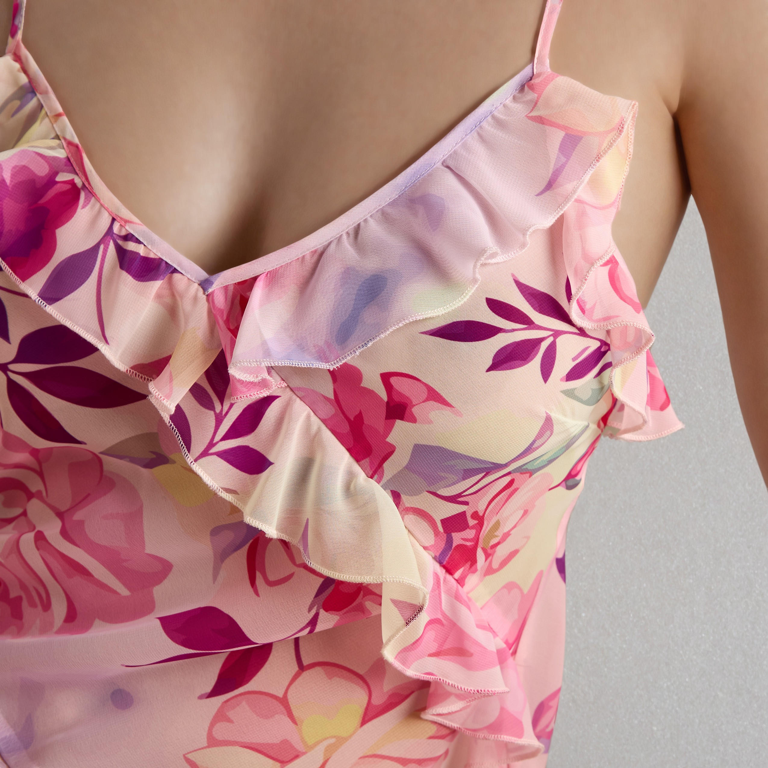 فستان سهل الارتداء بياقة V بطبعات زهور مع كشكش-women-clothing-nightwear-nighties-image-5