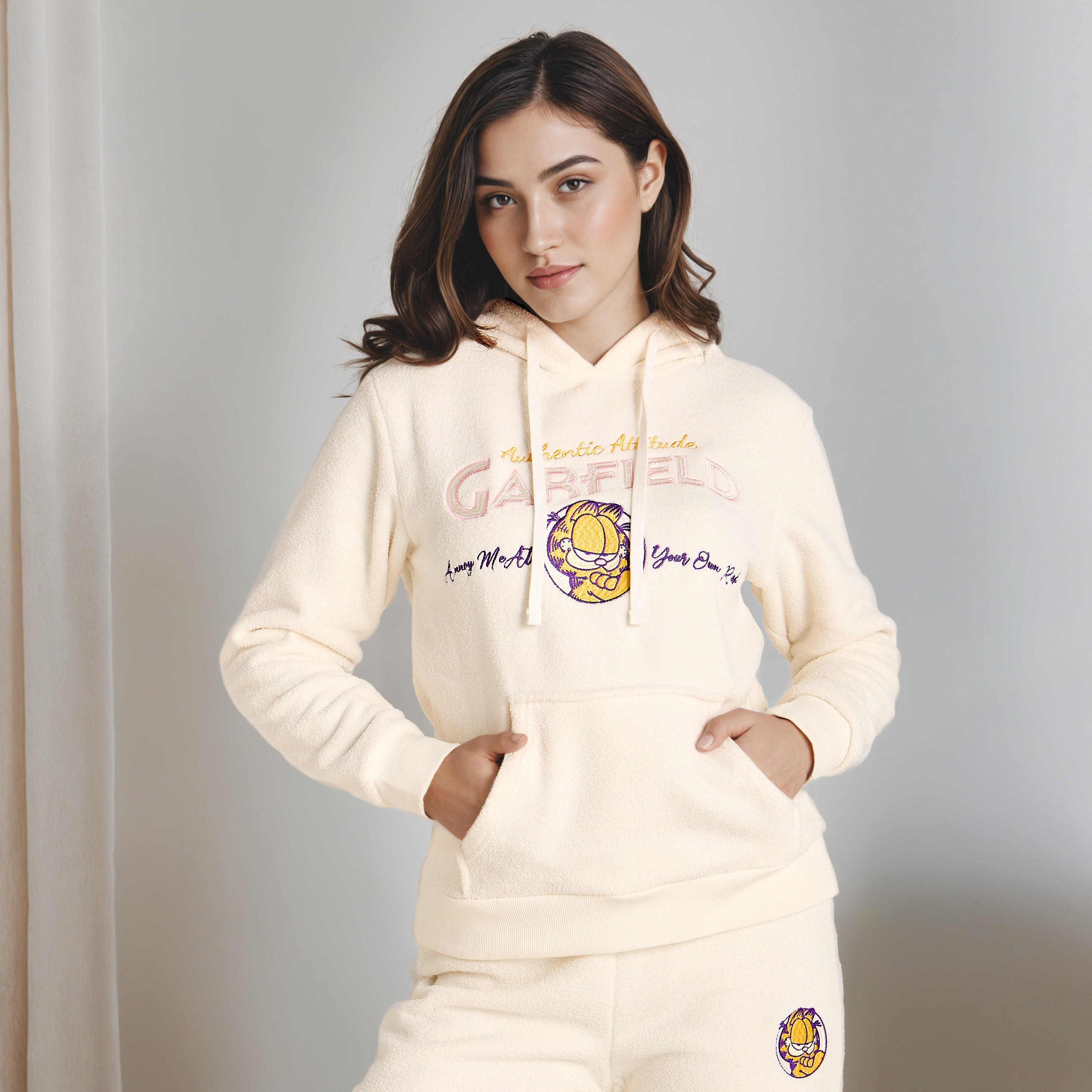 طقم سويت شيرت بقبعة وبنطلون بيجاما-women-clothing-nightwear-pyjamas-longsets-image-5