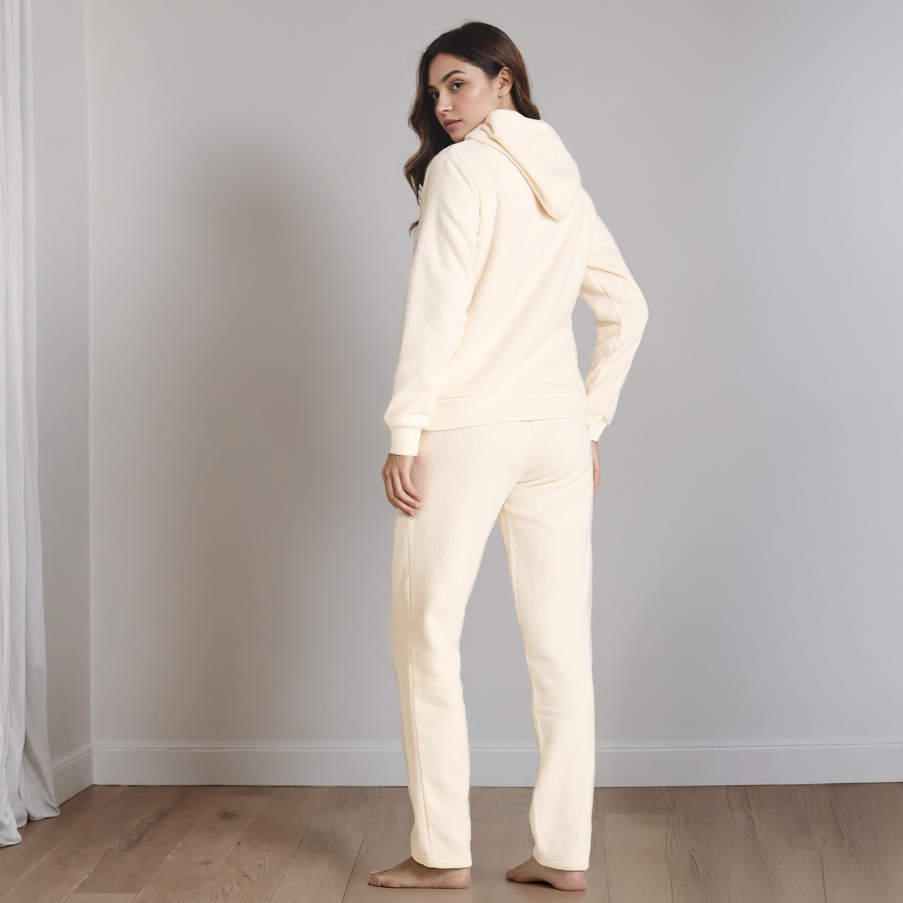 طقم سويت شيرت بقبعة وبنطلون بيجاما-women-clothing-nightwear-pyjamas-longsets-image-3