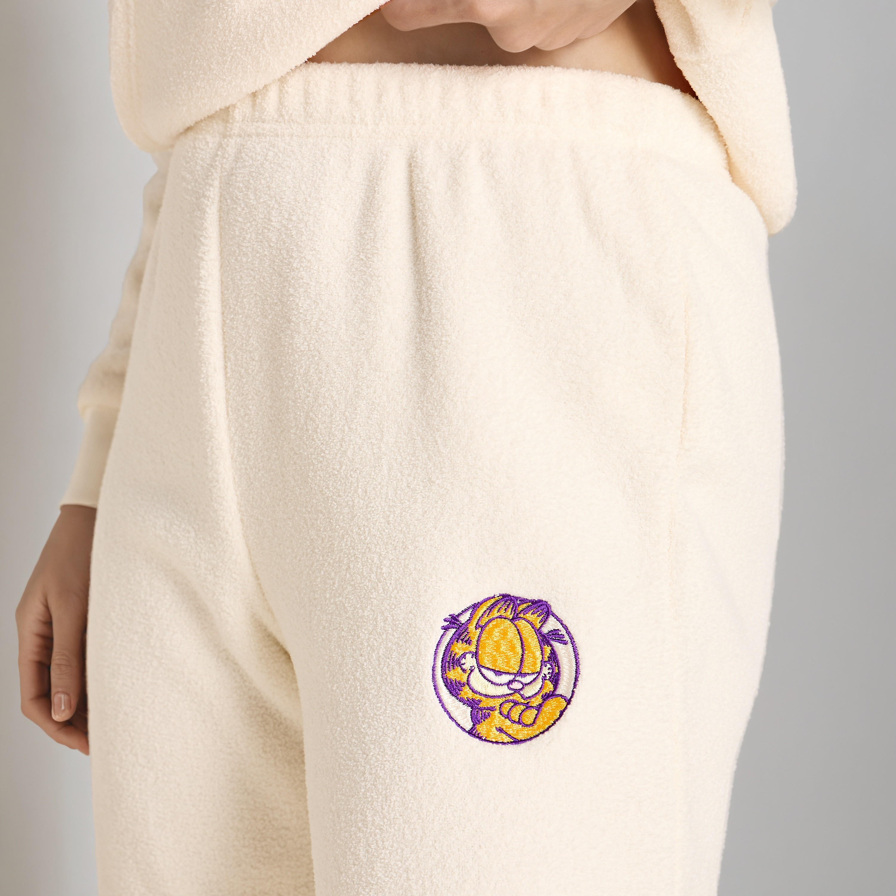 طقم سويت شيرت بقبعة وبنطلون بيجاما-women-clothing-nightwear-pyjamas-longsets-image-1