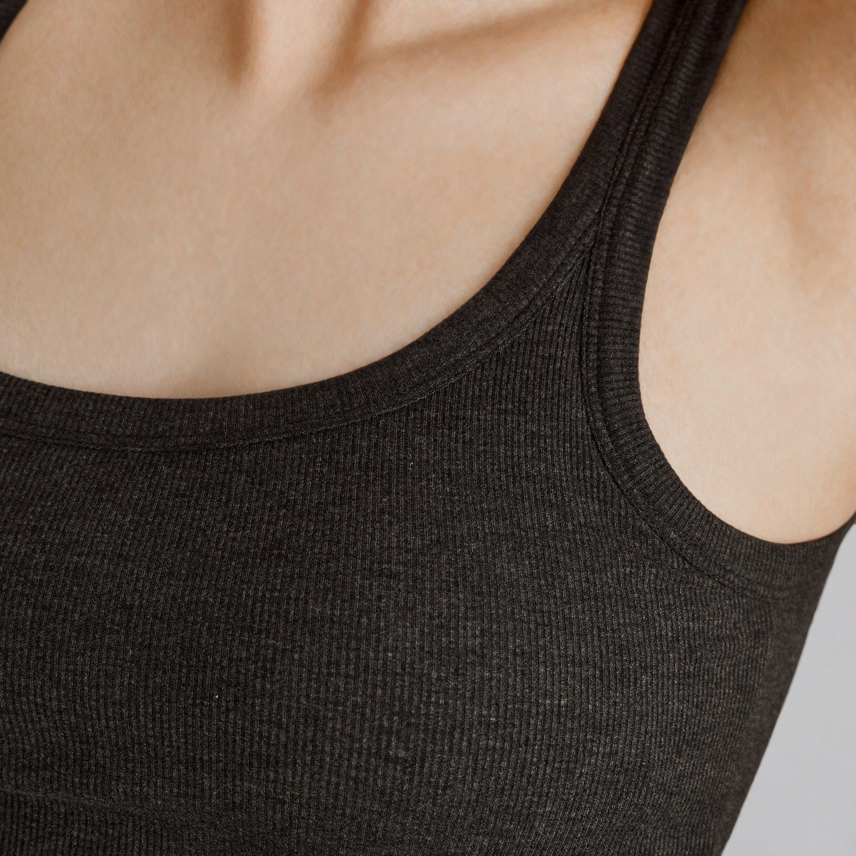 بلوزة تانك مضلعة لتشكيل الجسم دون أكمام بياقة عميقة-women-clothing-tshirts-image-4