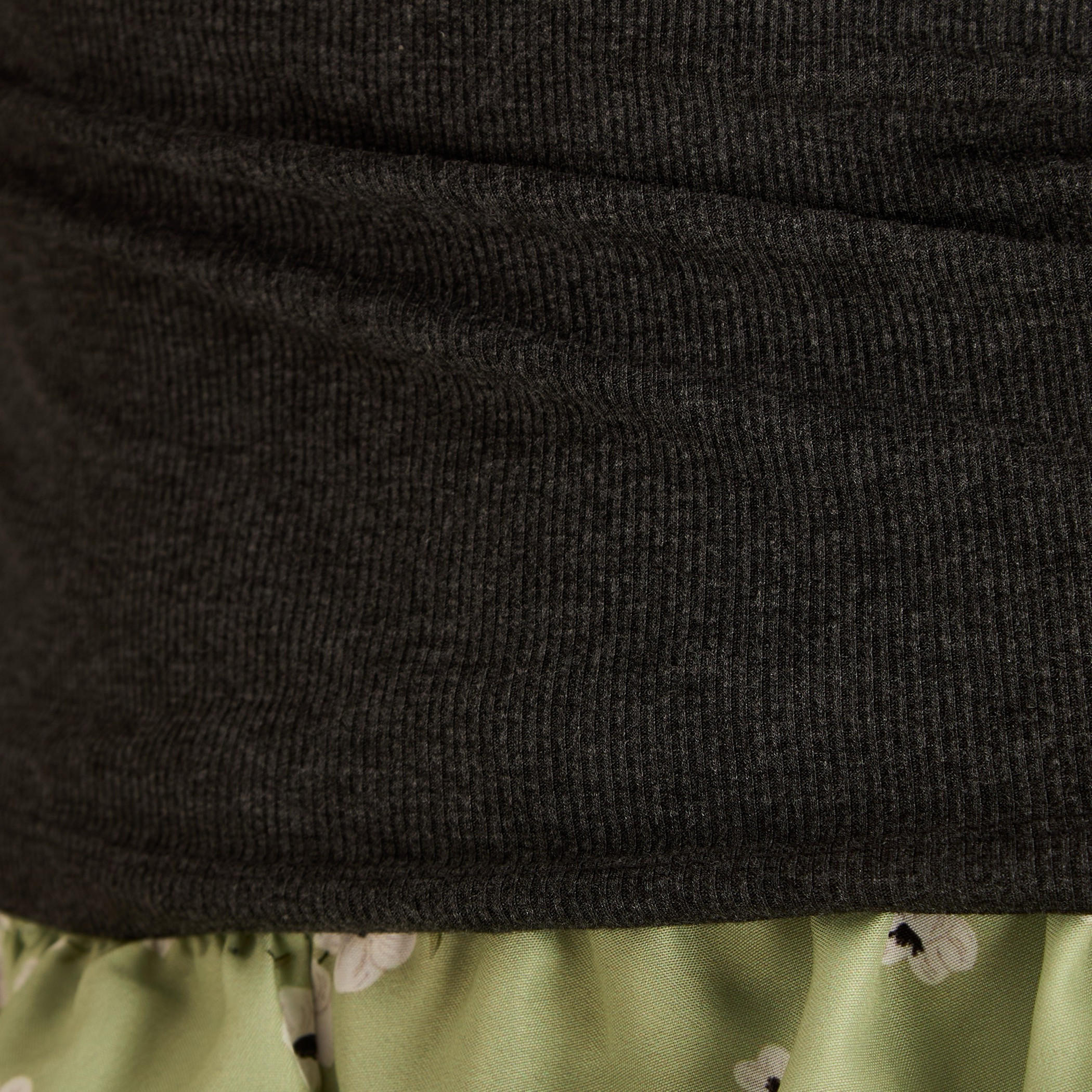 بلوزة تانك مضلعة لتشكيل الجسم دون أكمام بياقة عميقة-women-clothing-tshirts-image-5