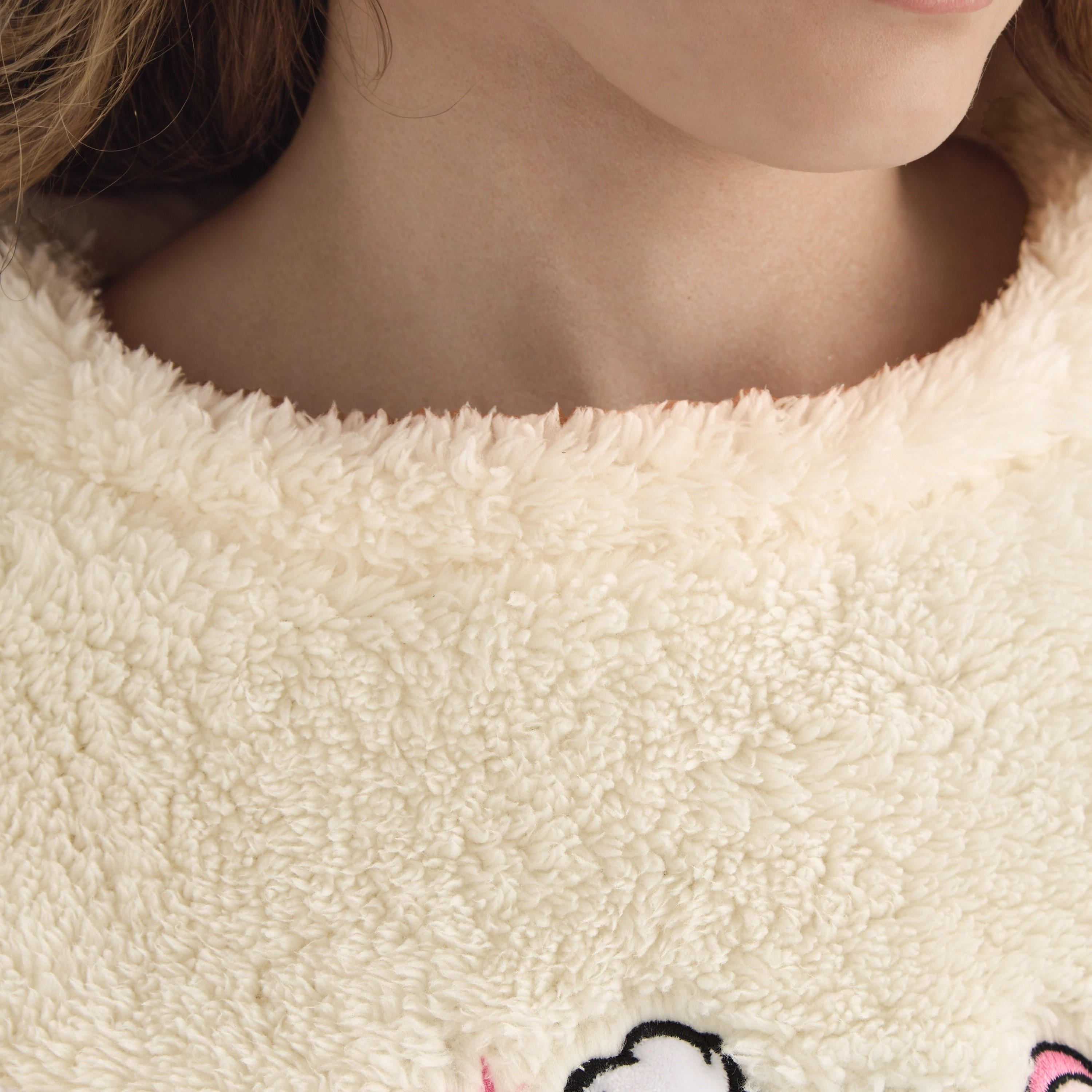 طقم بيجاما تيشيرت وبنطلون بتطريزات ستيتش-women-clothing-nightwear-pyjamas-longsets-image-6