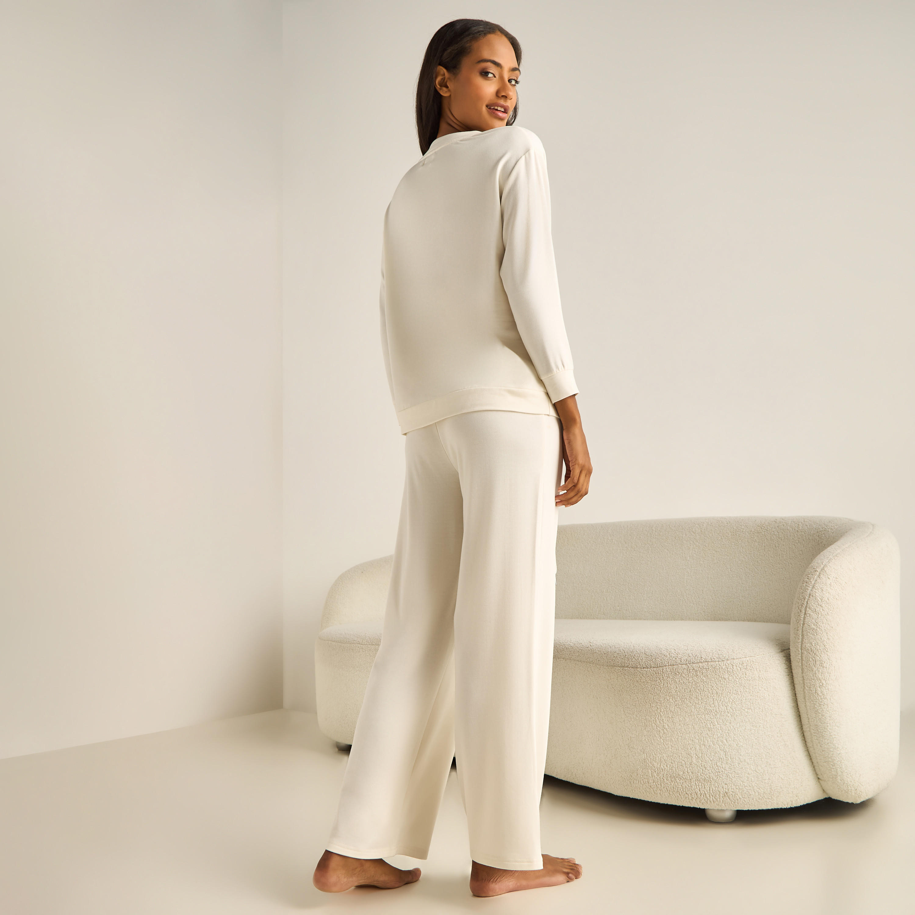 طقم بنطلون بيجاما وتيشيرت-women-clothing-nightwear-pyjamas-longsets-image-4