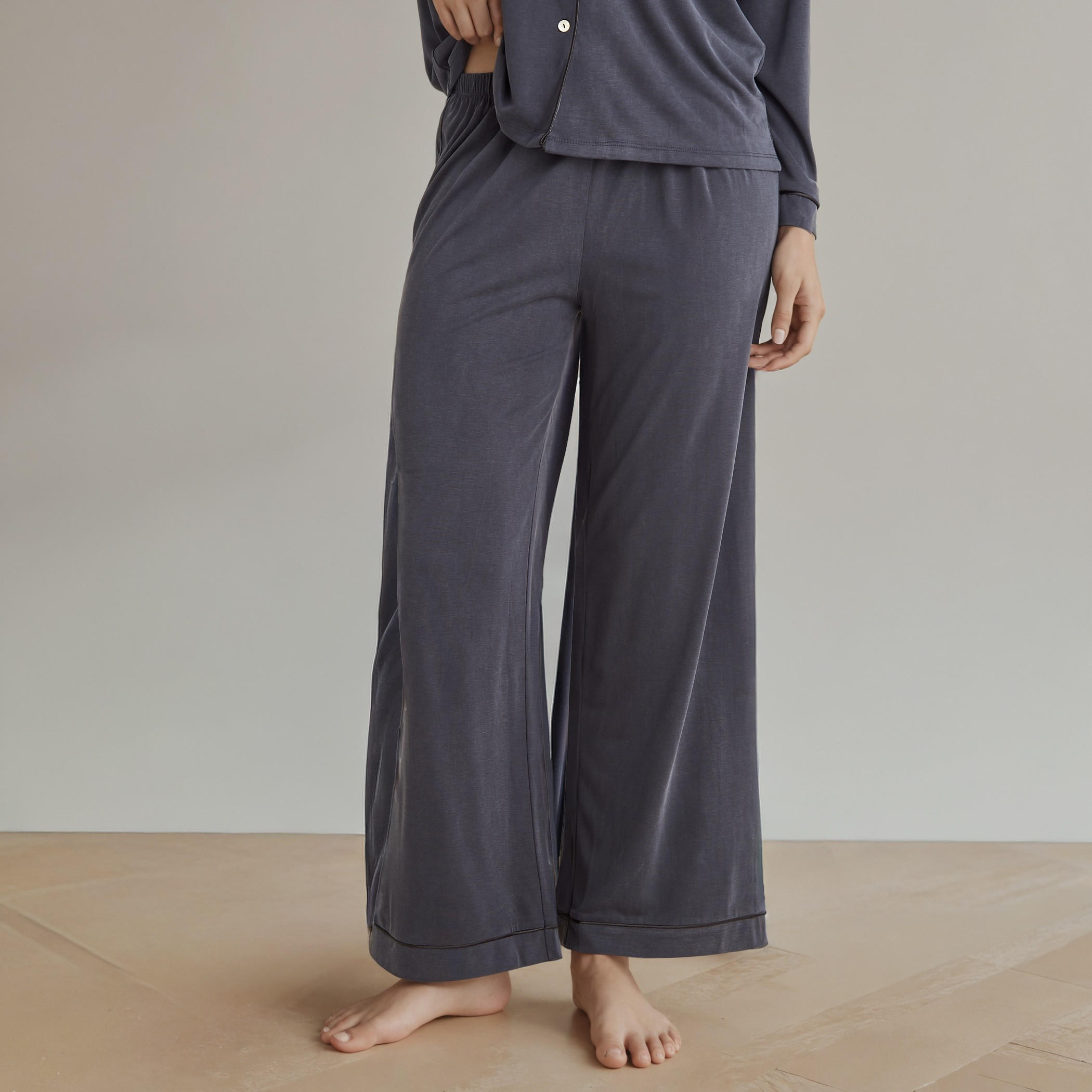 طقم بيجاما مطرز-women-clothing-nightwear-pyjamas-longsets-image-4