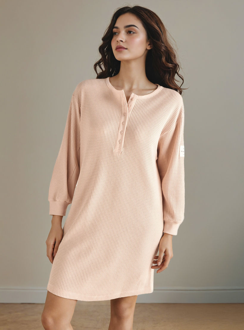 قميص نوم بارز الملمس بأكمام طويلة-women-clothing-nightwear-nighties-image-2