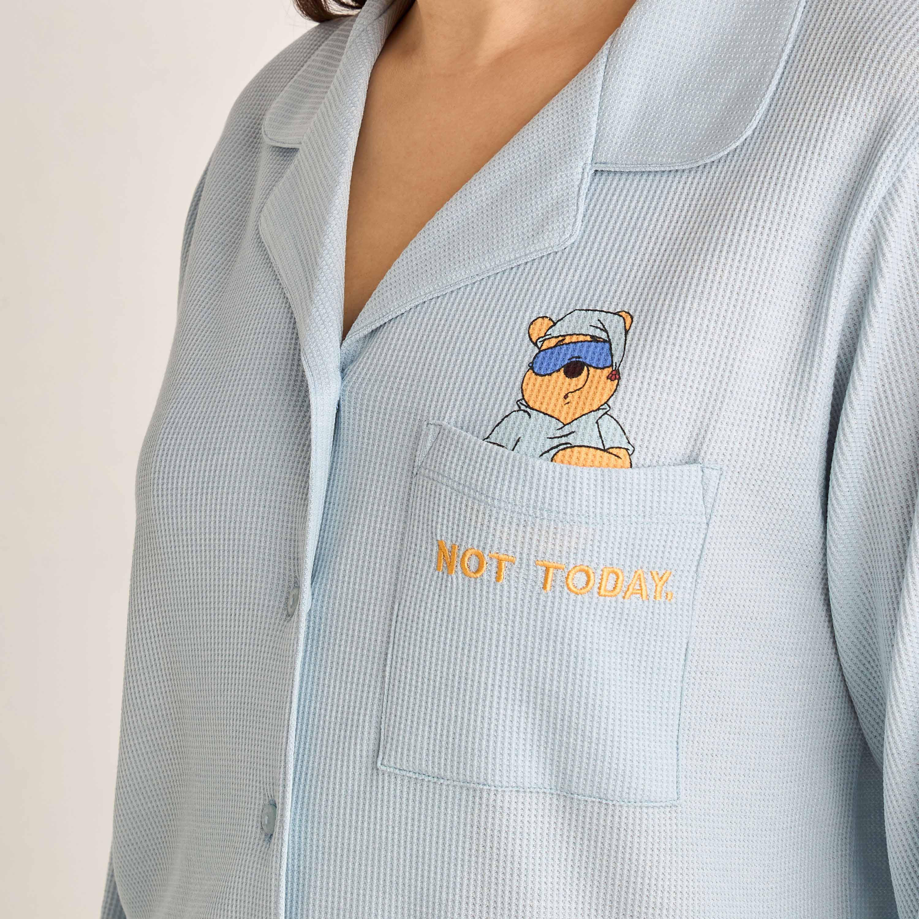 طقم بيجاما ويني ذا بوه بقميص بأزرار وبنطلون-women-clothing-nightwear-pyjamas-longsets-image-3