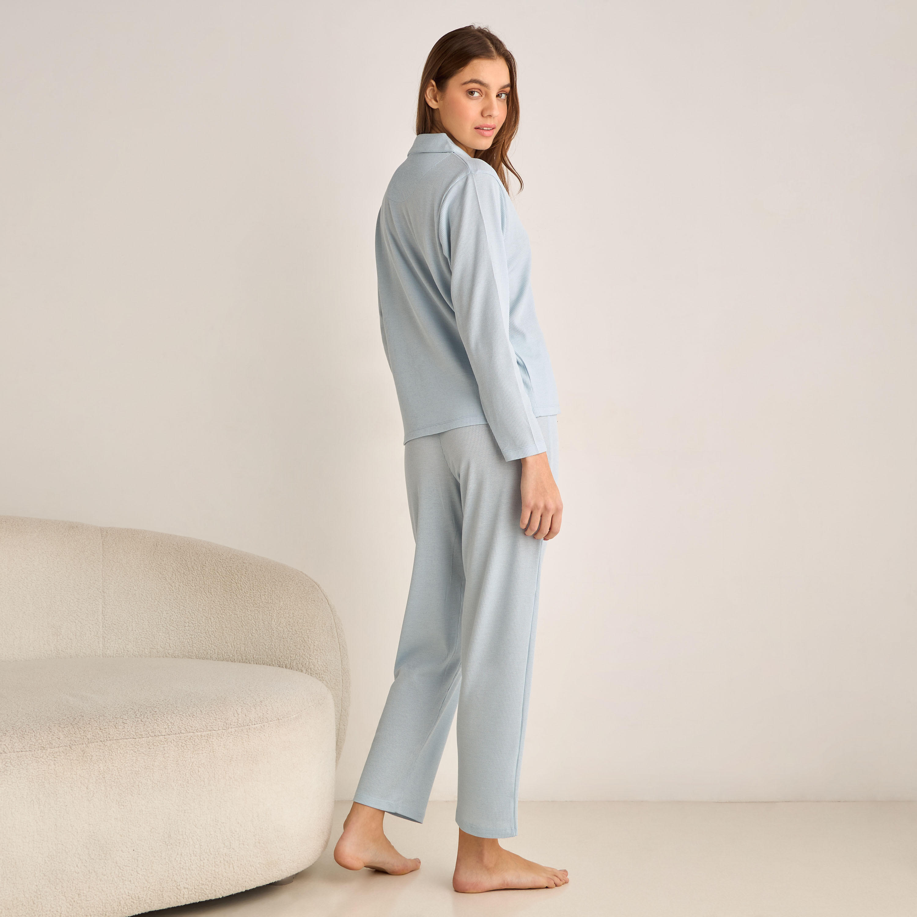 طقم بيجاما ويني ذا بوه بقميص بأزرار وبنطلون-women-clothing-nightwear-pyjamas-longsets-image-5