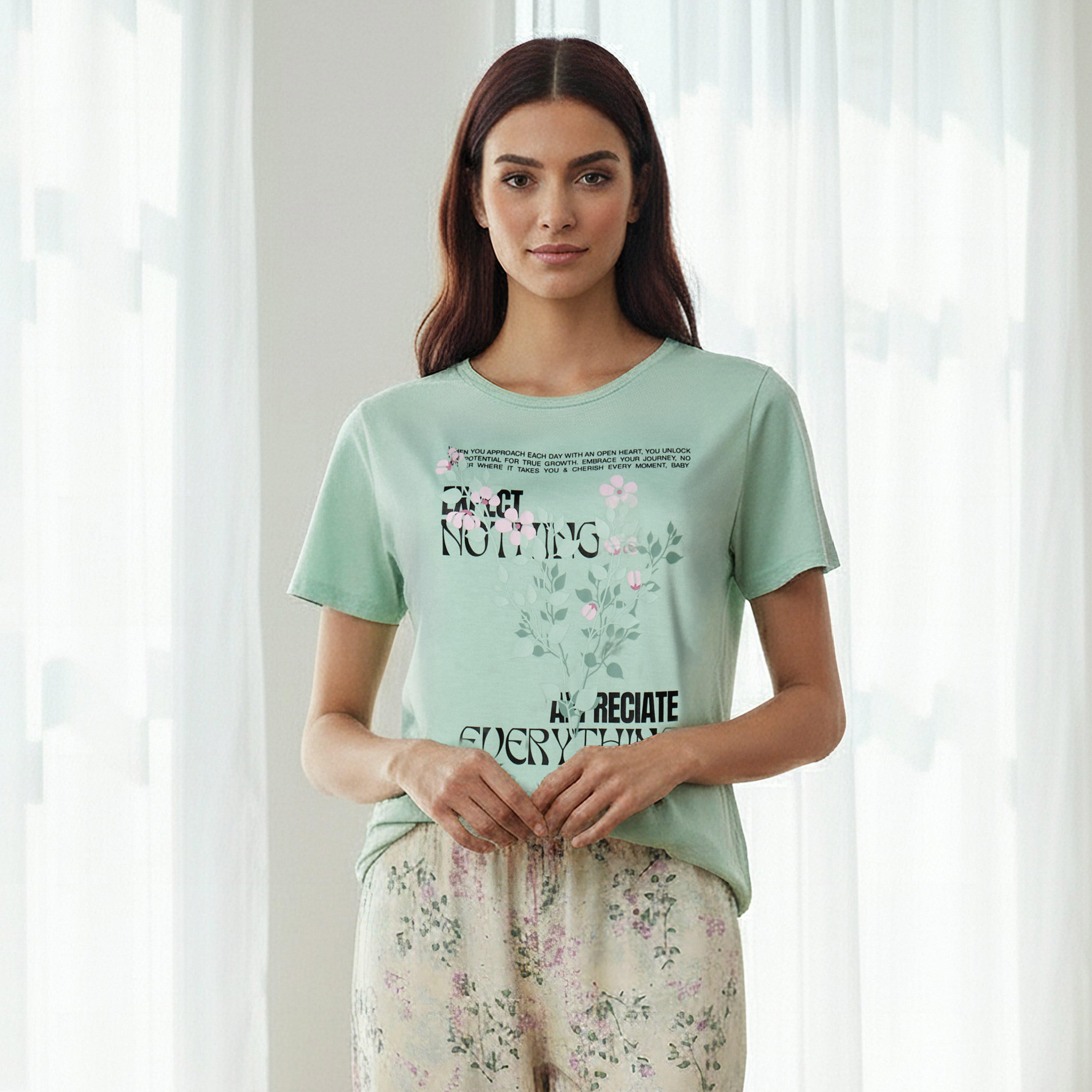 طقم بيجاما فيسكوز بنطلون وتيشيرت بطبعات-women-clothing-nightwear-pyjamas-longsets-image-2