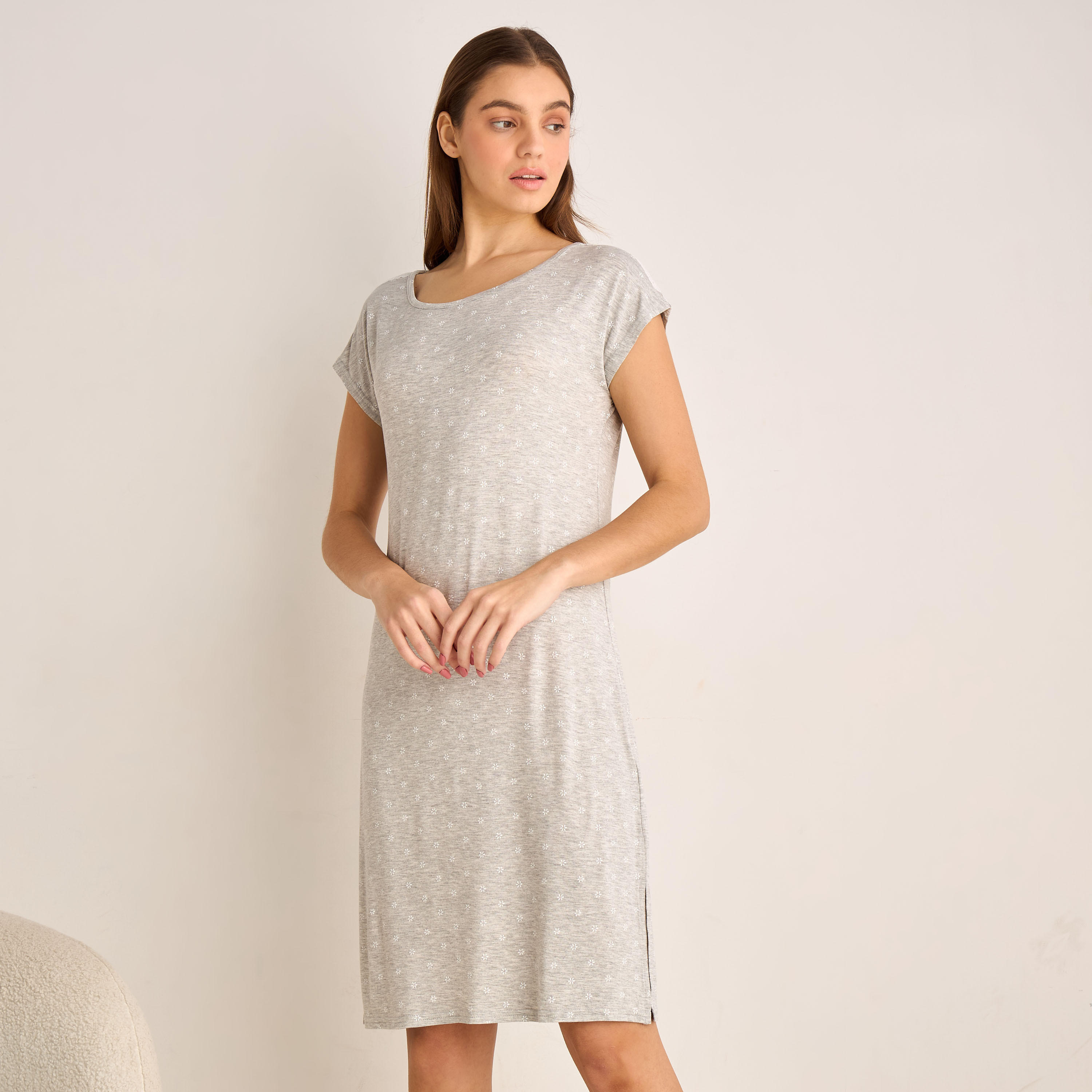 فستان نوم بأكمام قصيرة وطبعات زهرية-women-clothing-nightwear-nighties-image-1
