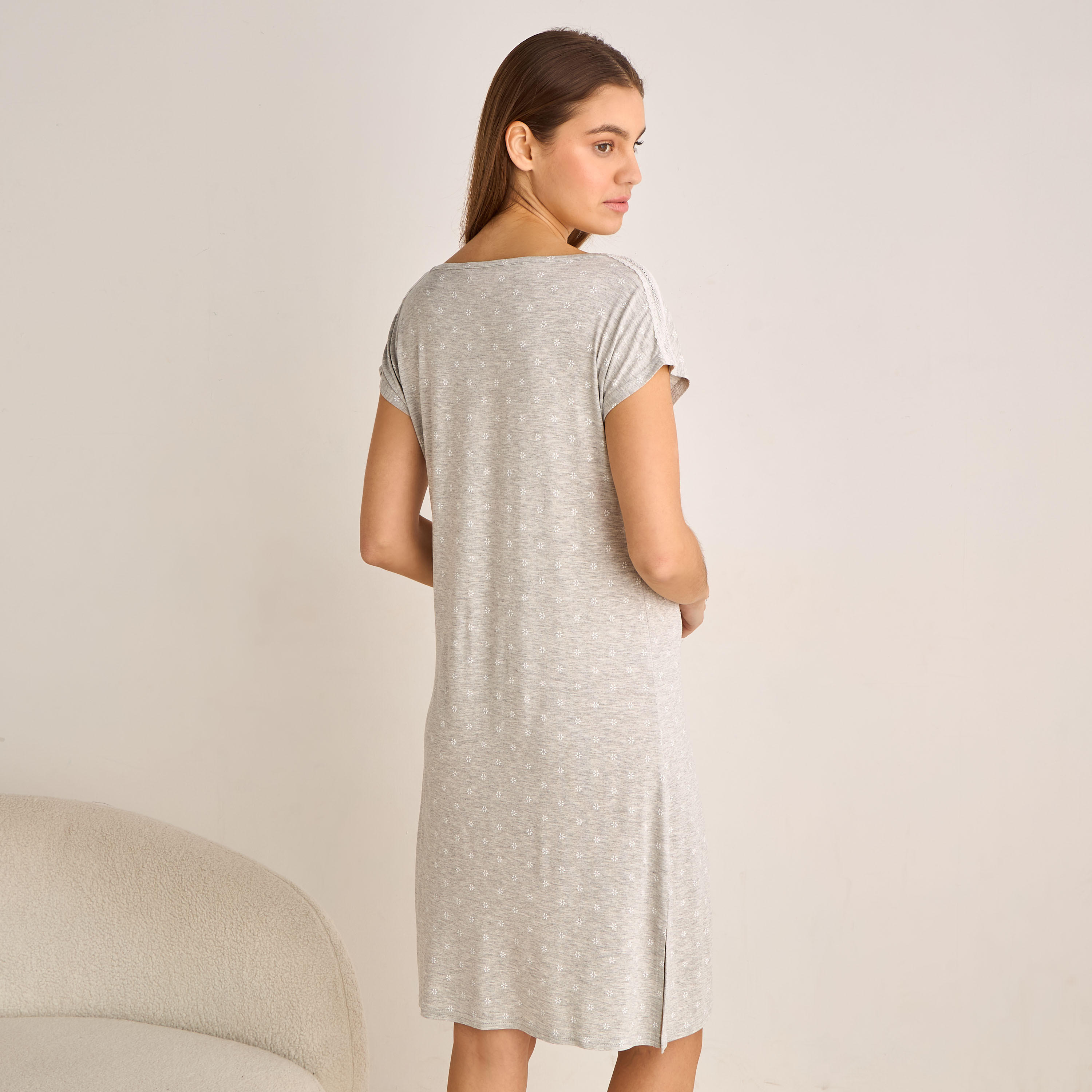 فستان نوم بأكمام قصيرة وطبعات زهرية-women-clothing-nightwear-nighties-image-3