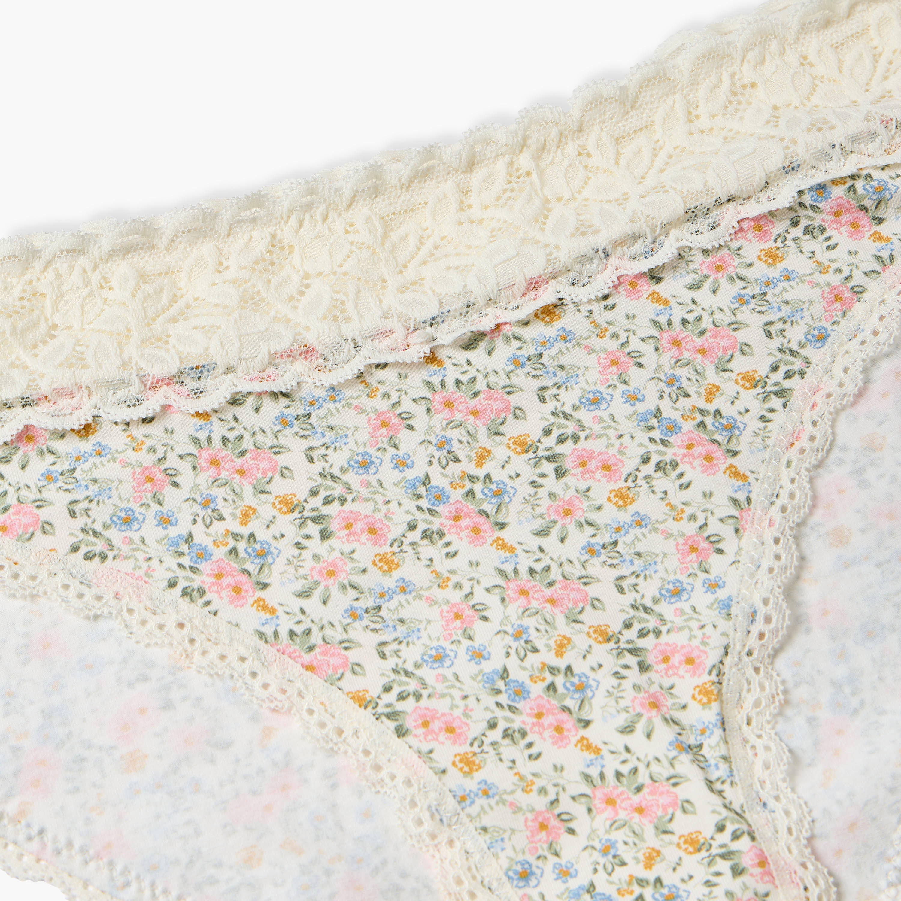 Briefs with Lace Trim and Heart Print-women-clothing-lingerie-panties-image-3