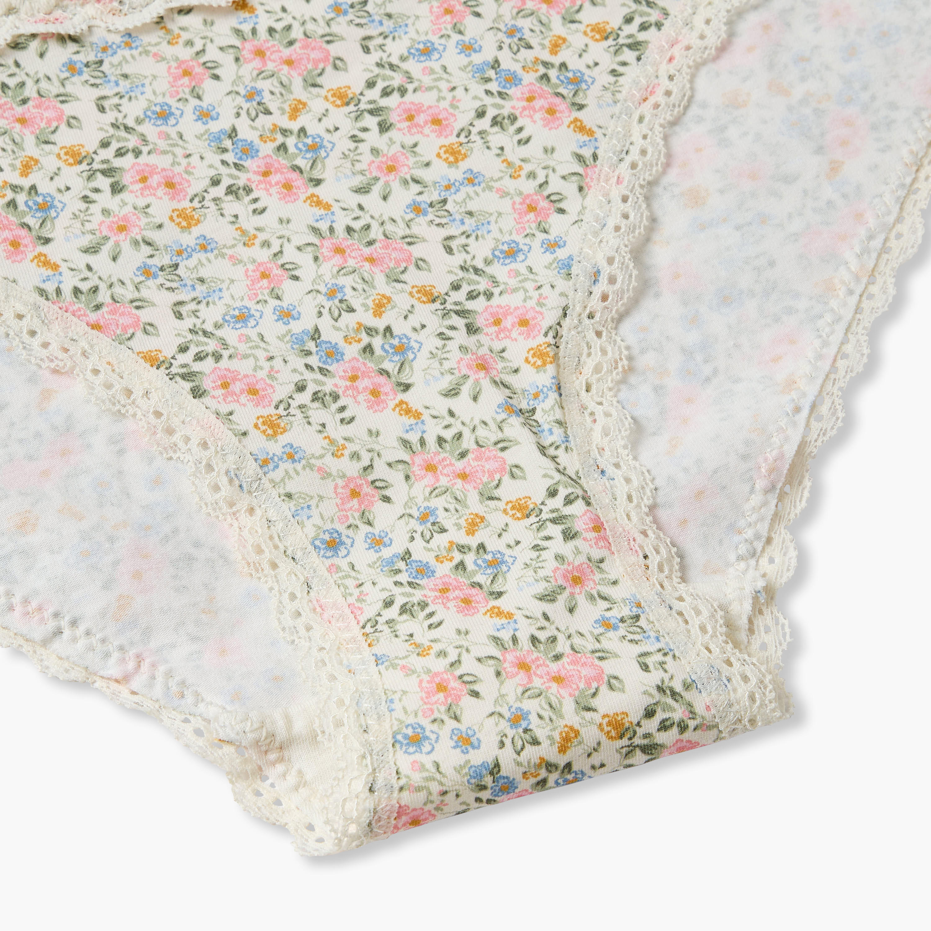 Briefs with Lace Trim and Heart Print-women-clothing-lingerie-panties-image-4