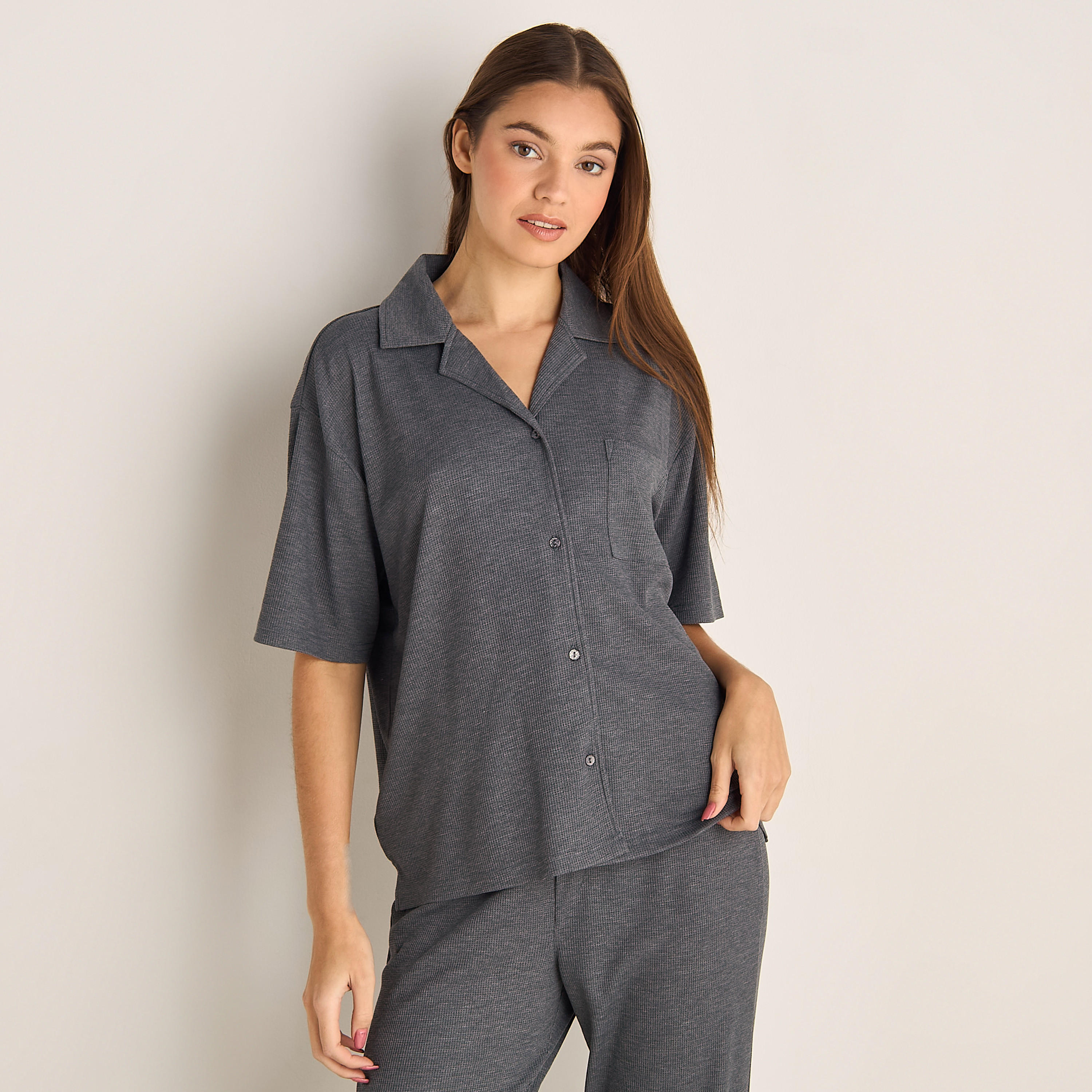 طقم قميص بأزرار إغلاق وبنطلون بيجاما-women-clothing-nightwear-pyjamas-longsets-image-5
