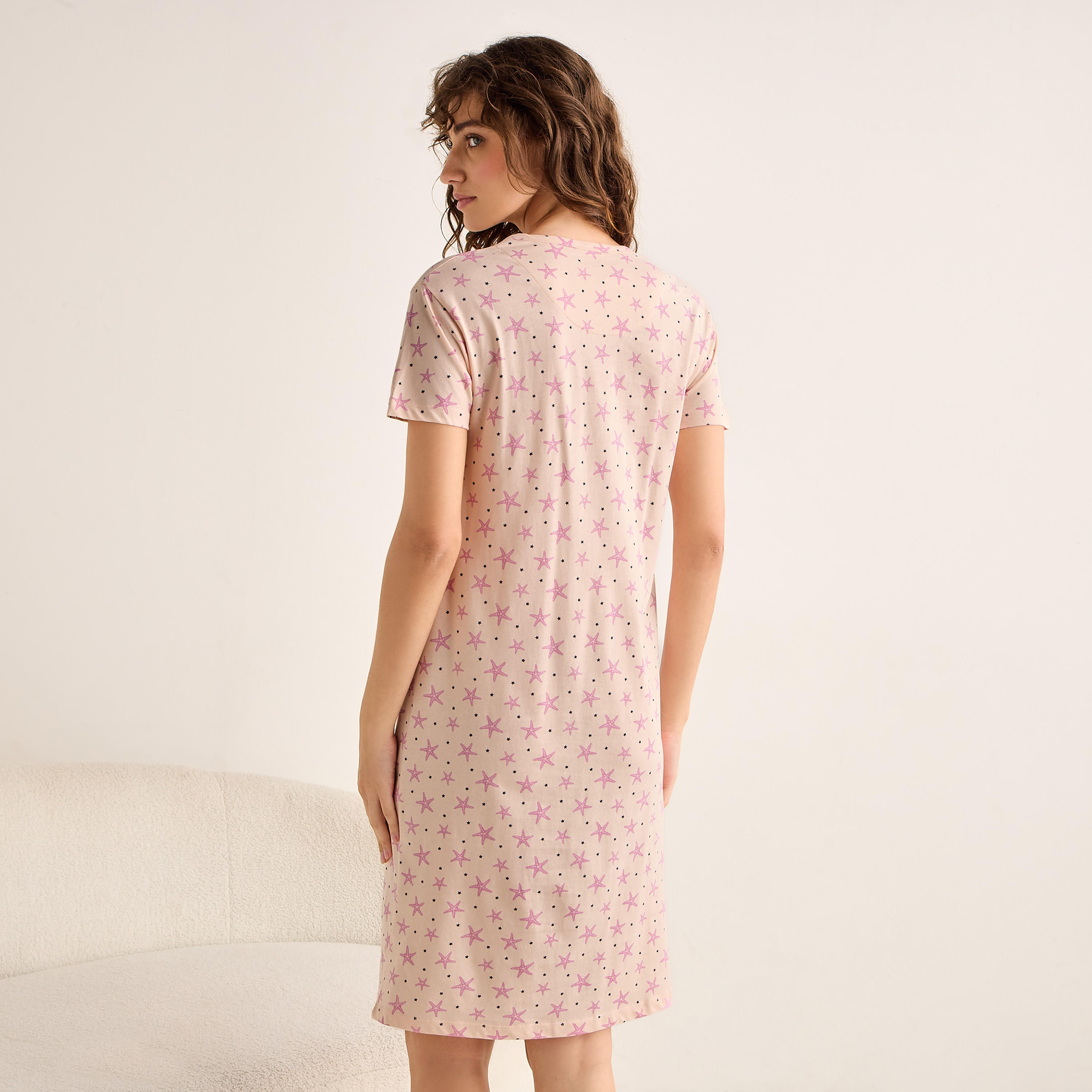 قميص نوم قطن طول الركبة بطبعات وأكمام قصيرة-women-clothing-nightwear-nighties-image-3
