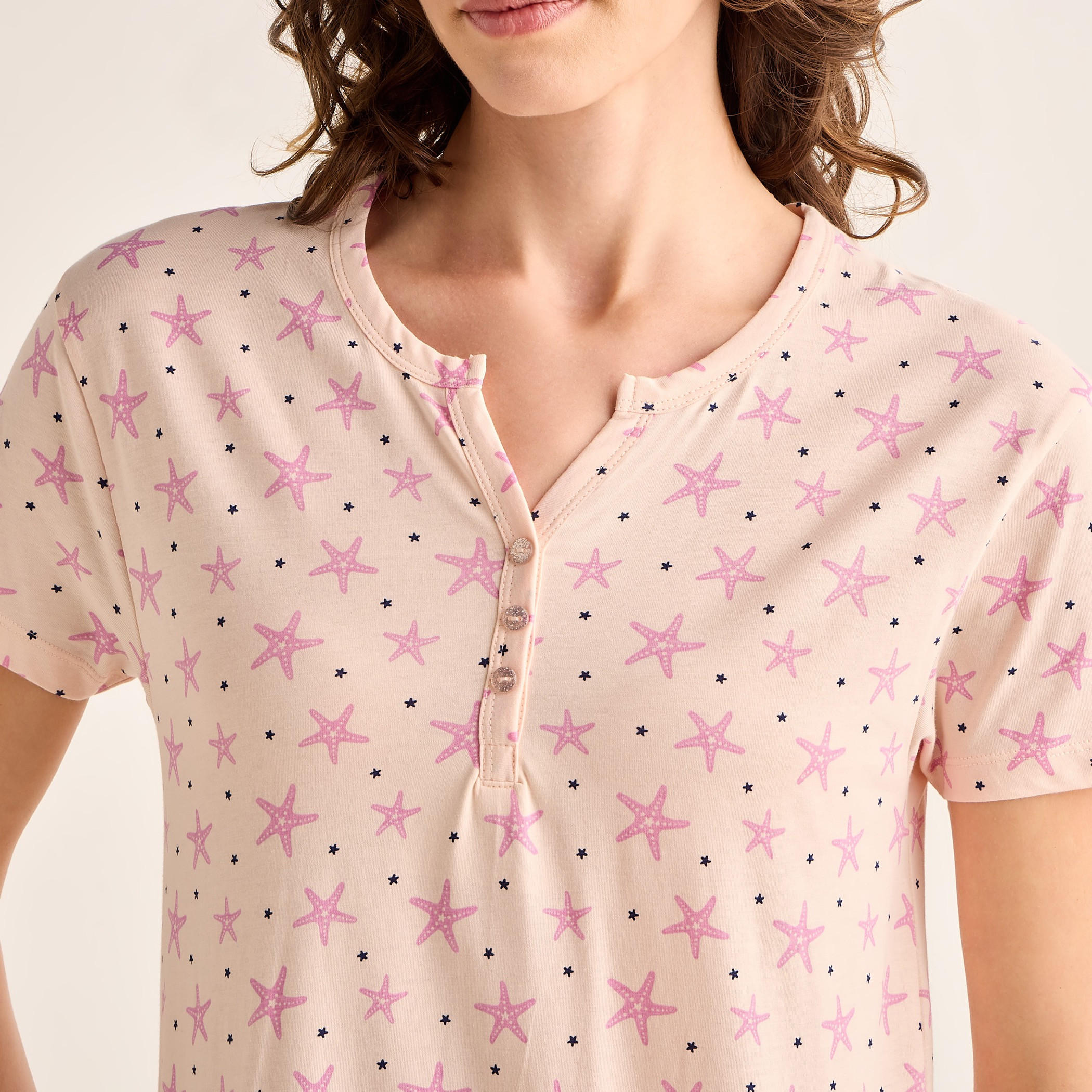 قميص نوم قطن طول الركبة بطبعات وأكمام قصيرة-women-clothing-nightwear-nighties-image-4