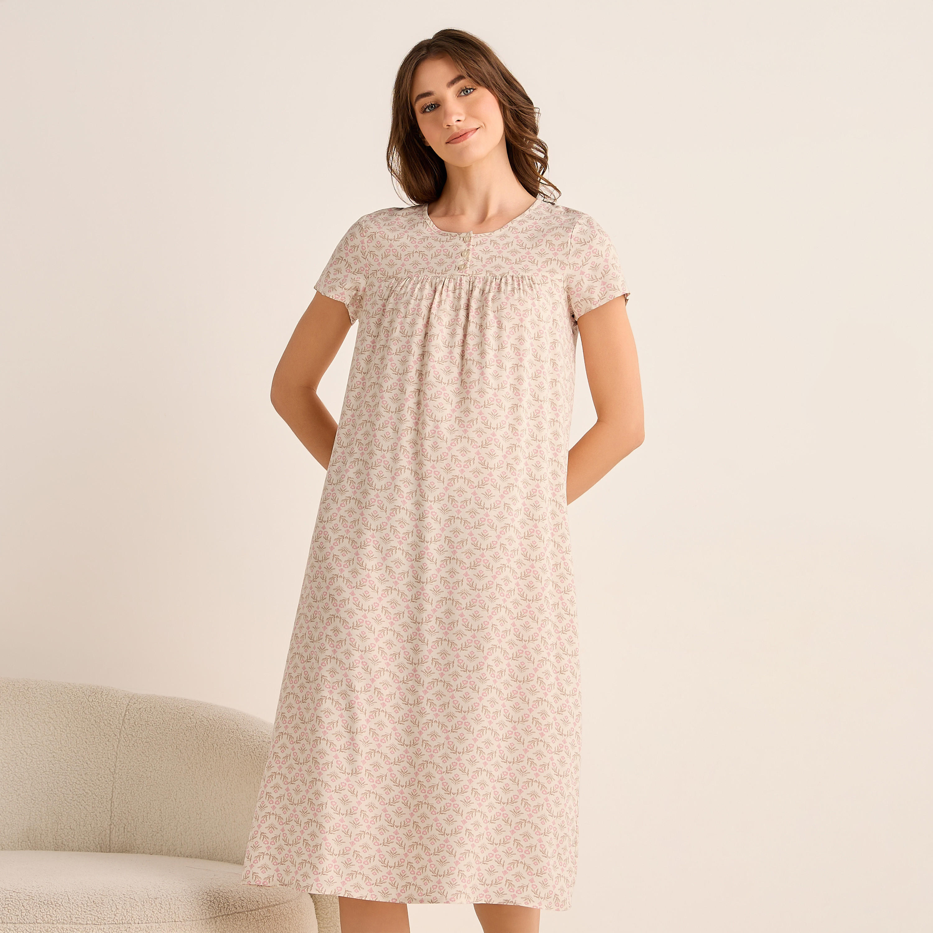 فستان نوم ميدي فيسكوز بأكمام قصيرة وطبعات زهرية-women-clothing-nightwear-nighties-image-1