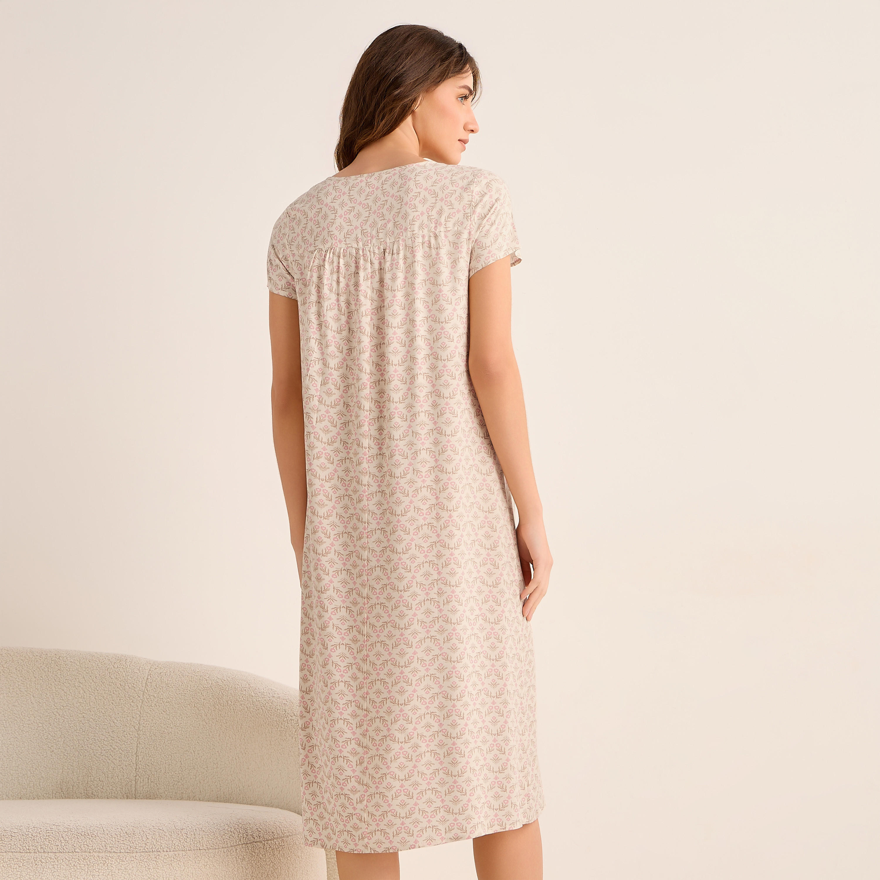 فستان نوم ميدي فيسكوز بأكمام قصيرة وطبعات زهرية-women-clothing-nightwear-nighties-image-4