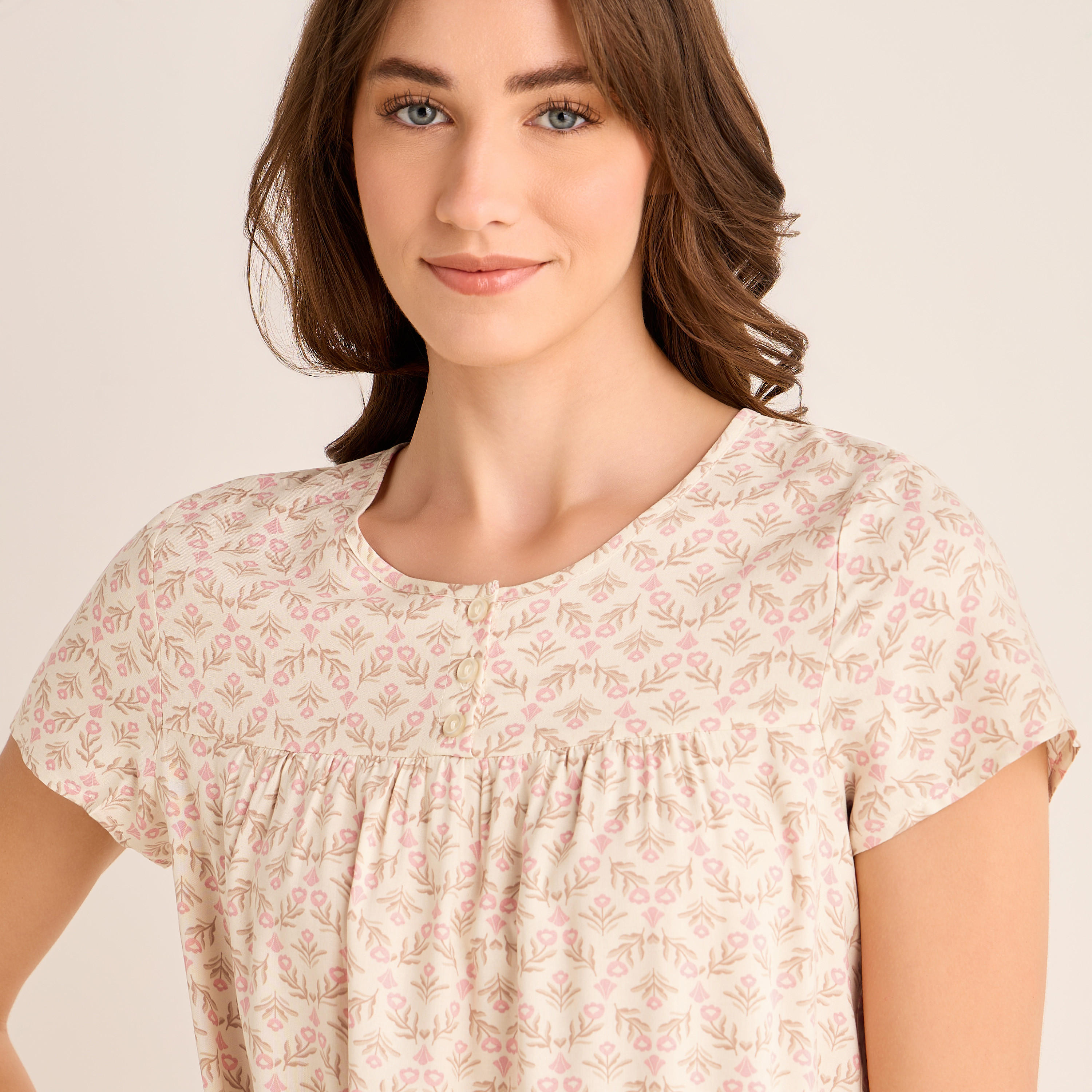 فستان نوم ميدي فيسكوز بأكمام قصيرة وطبعات زهرية-women-clothing-nightwear-nighties-image-5