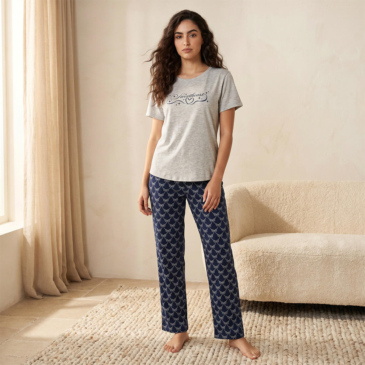 طقم بيجاما فيسكوز ناعم بتصميم مطبوع من تيشيرت وبنطلون-women-clothing-nightwear-pyjamas-longsets-image-1