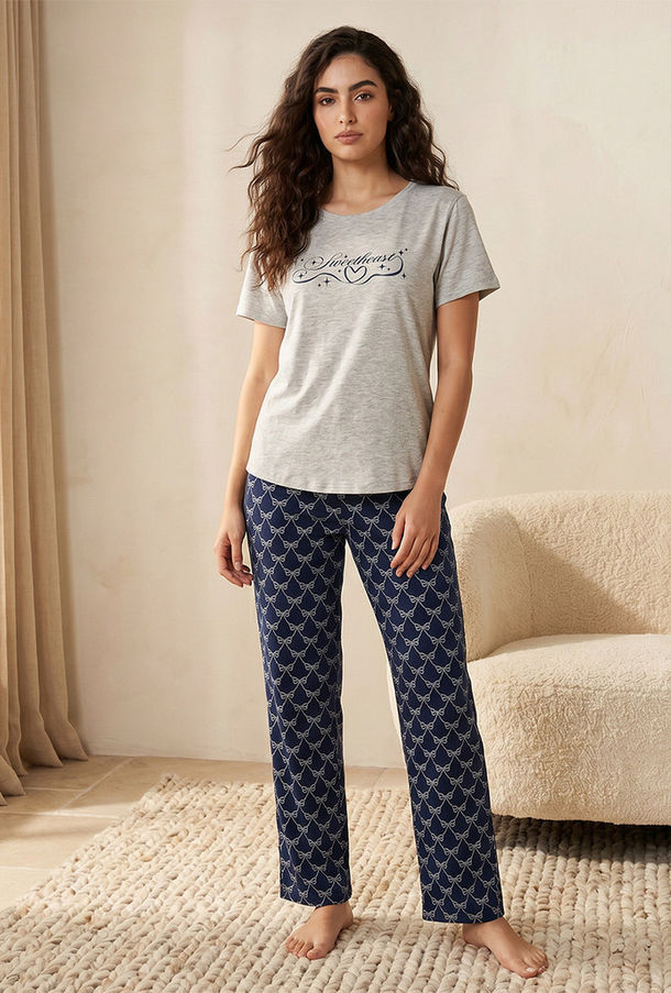 طقم بيجاما فيسكوز ناعم بتصميم مطبوع من تيشيرت وبنطلون-women-clothing-nightwear-pyjamas-longsets-image-1