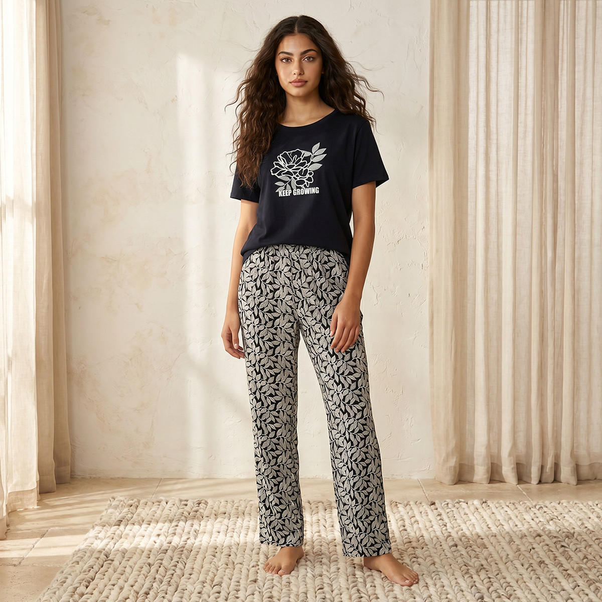 طقم تيشيرت وبنطلون بيجاما فيسكوز بطبعات-women-clothing-nightwear-pyjamas-longsets-image-1