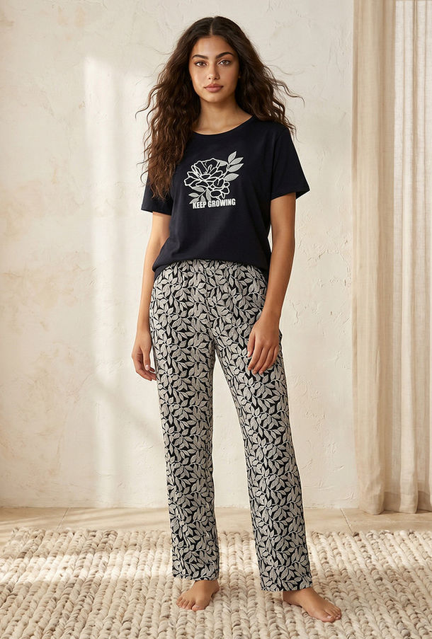 طقم تيشيرت وبنطلون بيجاما فيسكوز بطبعات-women-clothing-nightwear-pyjamas-longsets-image-1
