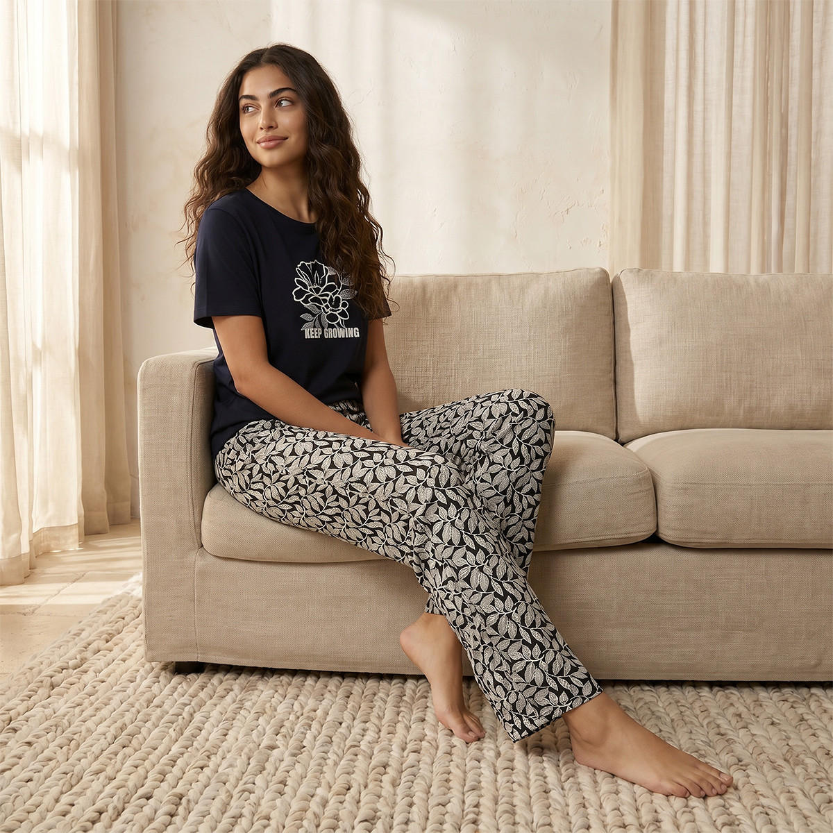 طقم تيشيرت وبنطلون بيجاما فيسكوز بطبعات-women-clothing-nightwear-pyjamas-longsets-image-7