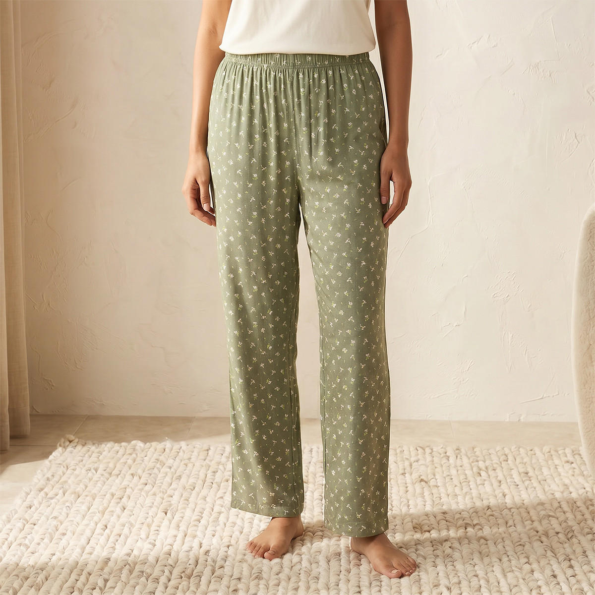 طقم بيجاما فيسكوز ناعم بنقشة زهور أنيقة-women-clothing-nightwear-pyjamas-longsets-image-5