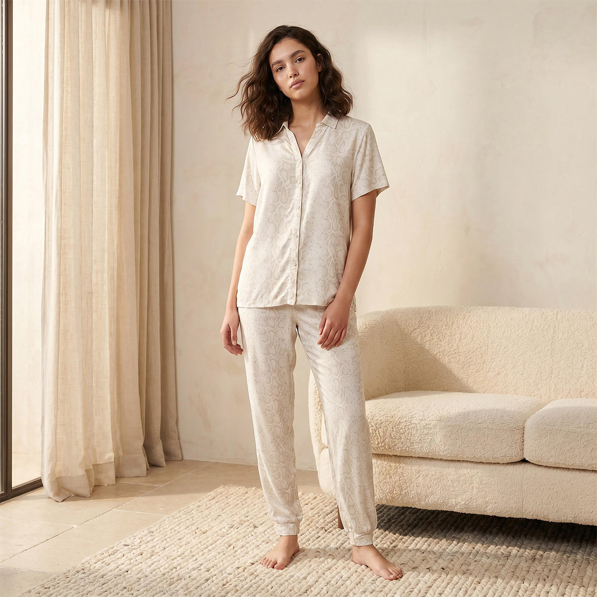 طقم بيجاما قميص وبنطلون بطبعات-women-clothing-nightwear-pyjamas-longsets-image-1