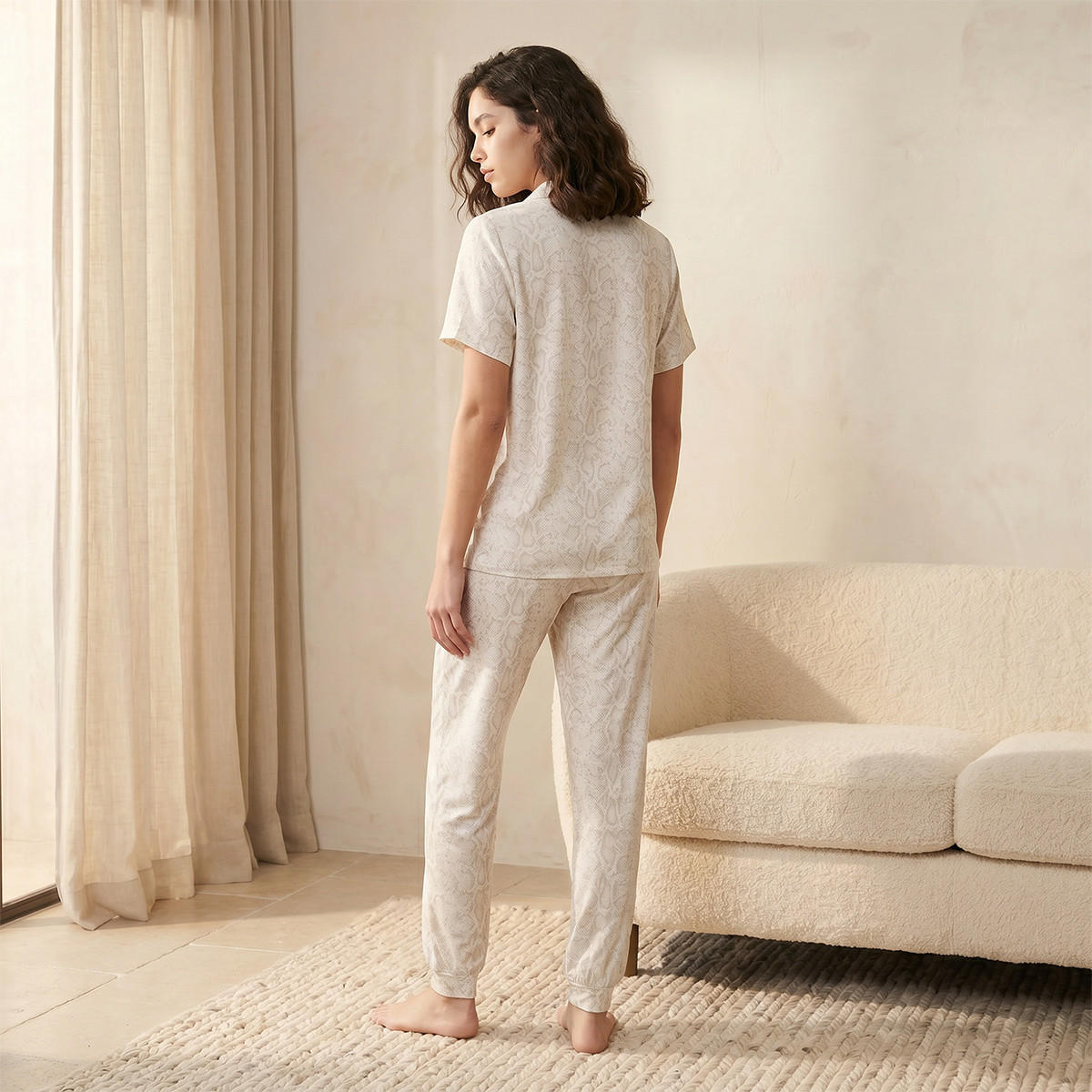 طقم بيجاما قميص وبنطلون بطبعات-women-clothing-nightwear-pyjamas-longsets-image-4