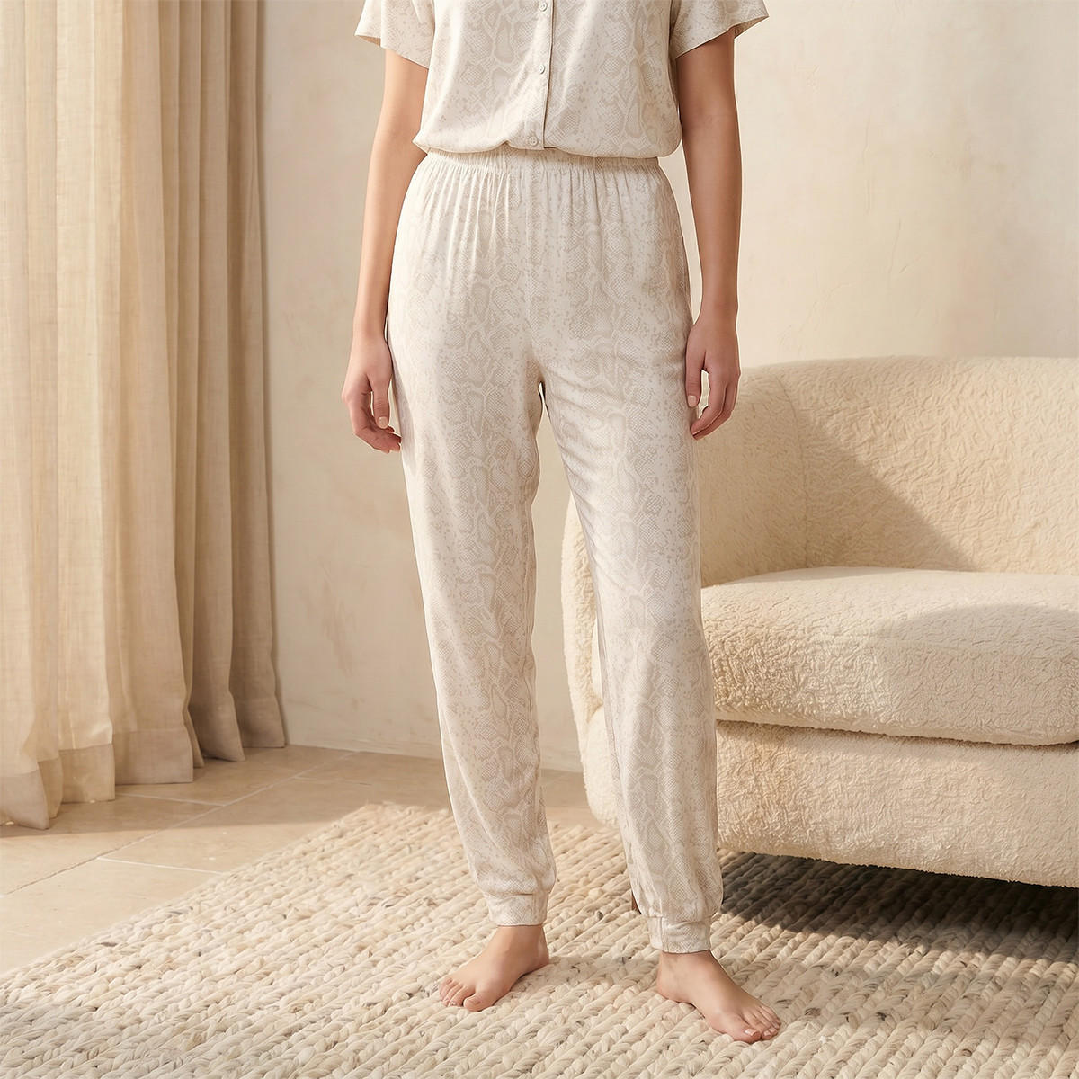 طقم بيجاما قميص وبنطلون بطبعات-women-clothing-nightwear-pyjamas-longsets-image-5