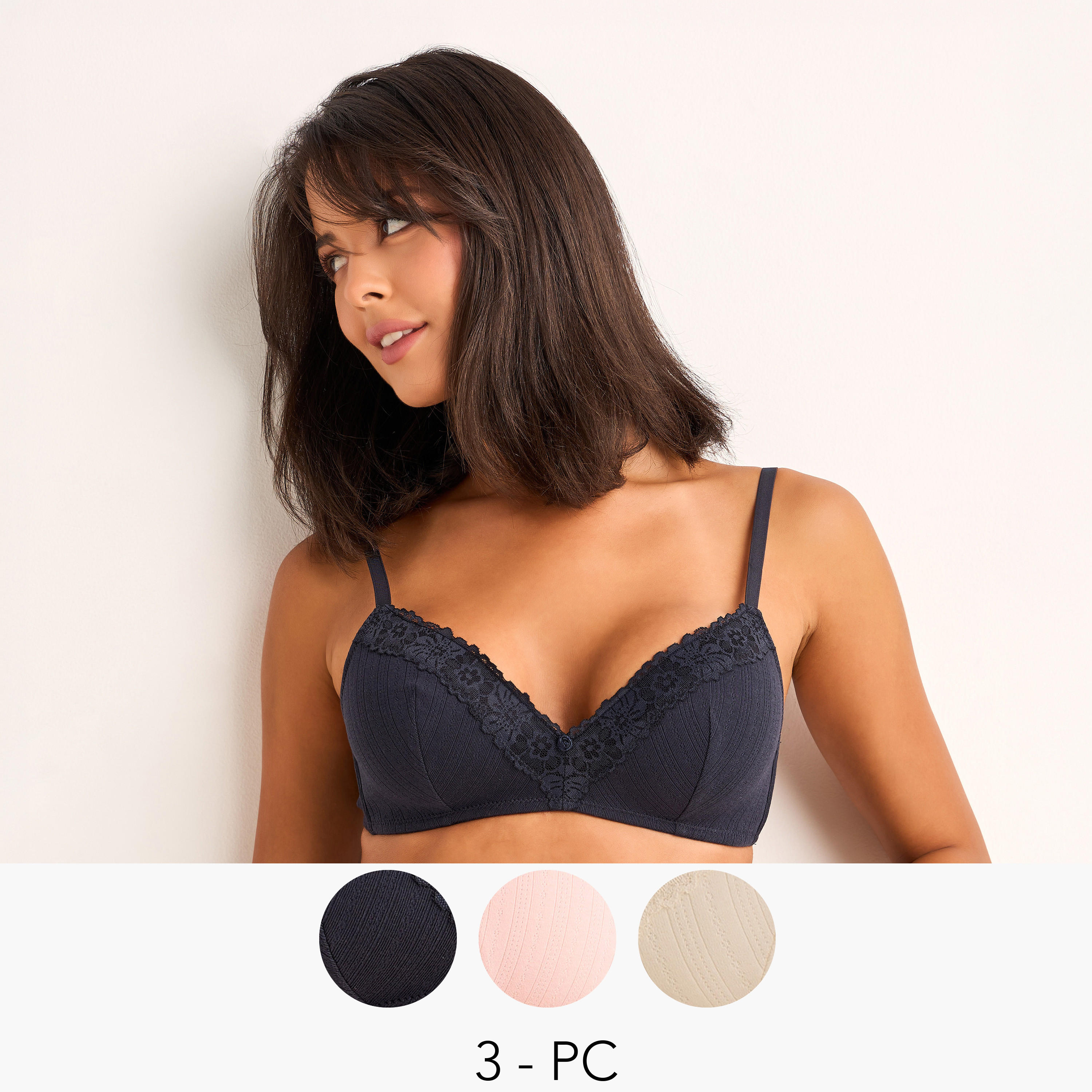 صدرية دون خياطة بتغطية متوسطة ودانتيل - طقم 3 قطع-women-clothing-lingerie-bras-image-1