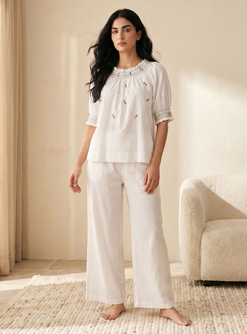 طقم بيجاما قطن بنقشة زهور ناعمة-women-clothing-nightwear-pyjamas-longsets-image-1