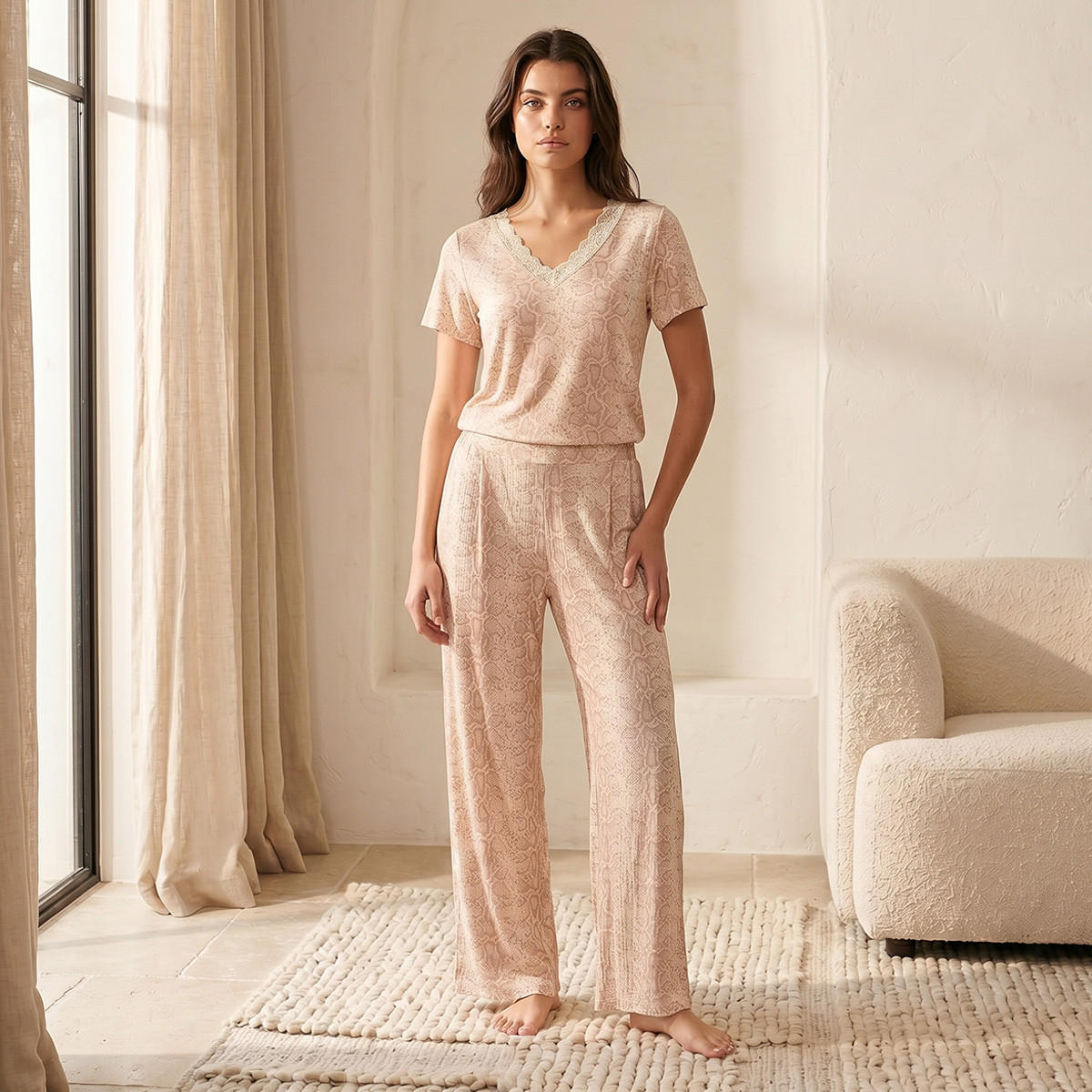 طقم بيجاما بلوزة وبنطلون بطبعات حيوانات من سبلاش إنتمتس-women-clothing-nightwear-pyjamas-longsets-image-1