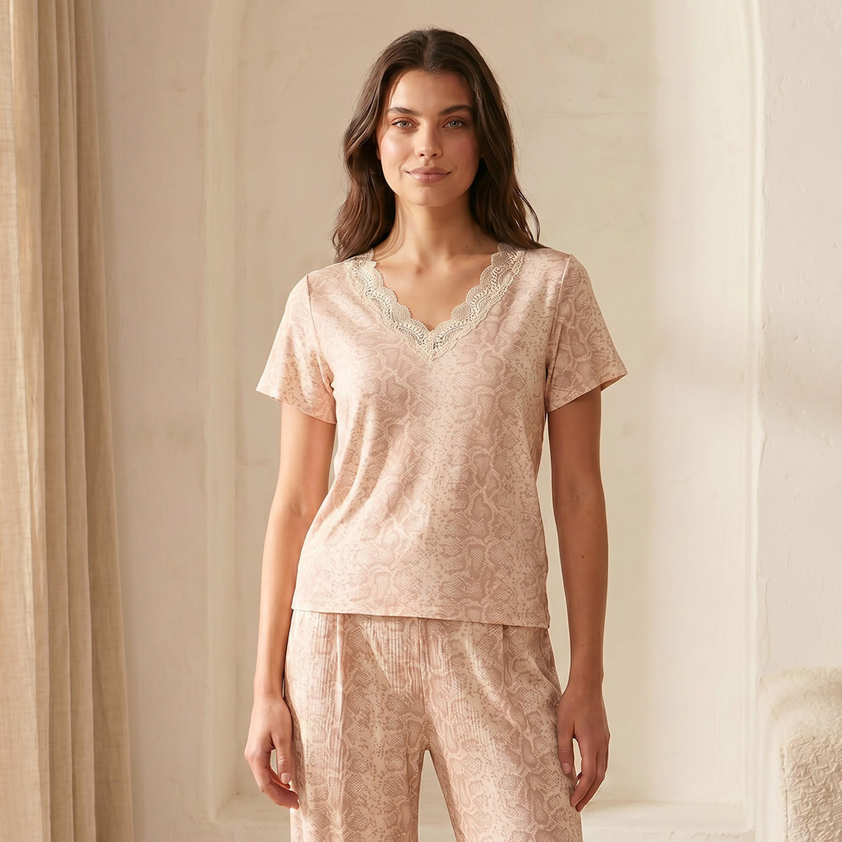 طقم بيجاما بلوزة وبنطلون بطبعات حيوانات من سبلاش إنتمتس-women-clothing-nightwear-pyjamas-longsets-image-3