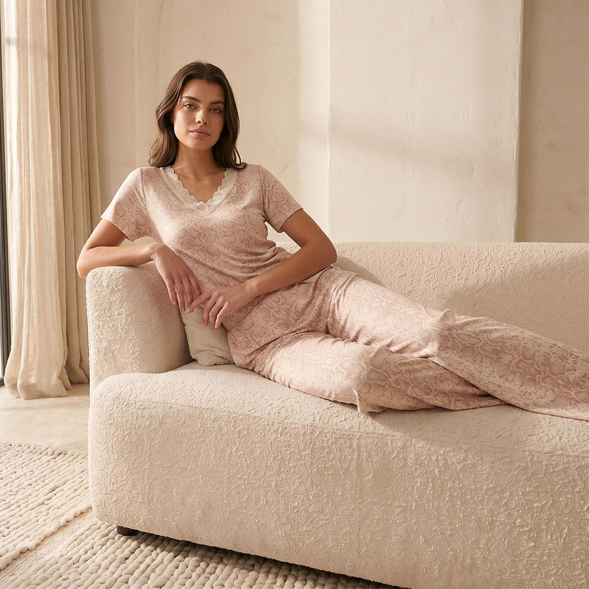 طقم بيجاما بلوزة وبنطلون بطبعات حيوانات من سبلاش إنتمتس-women-clothing-nightwear-pyjamas-longsets-image-6