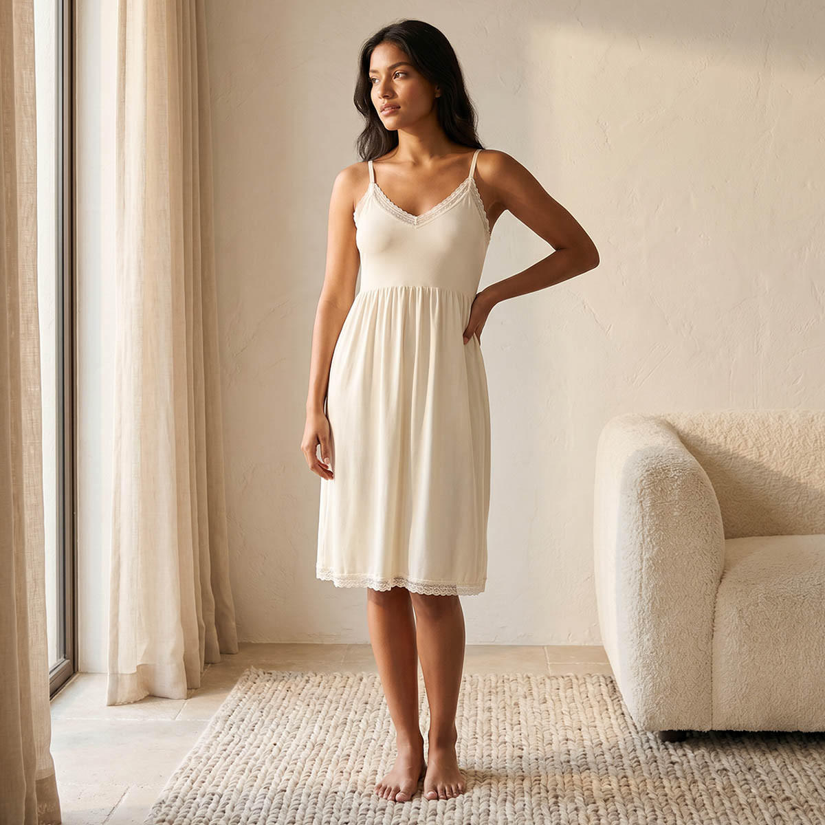 قميص نوم طول الركبة بدون أكمام بتفاصيل دانتيل من سبلاش انتيميتس-women-clothing-nightwear-nighties-image-1