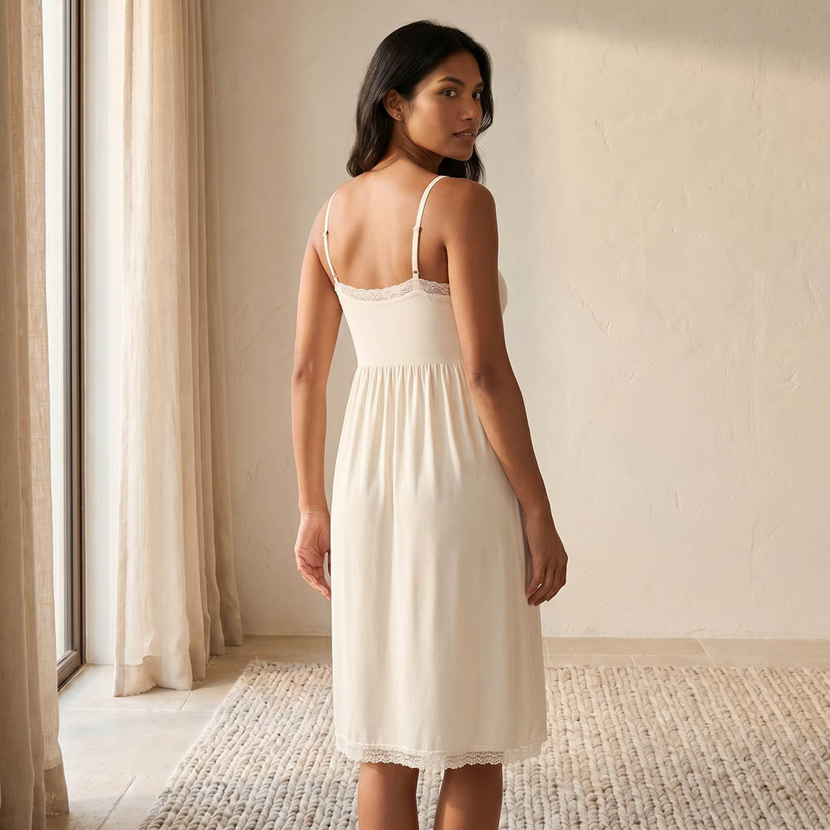 قميص نوم طول الركبة بدون أكمام بتفاصيل دانتيل من سبلاش انتيميتس-women-clothing-nightwear-nighties-image-4