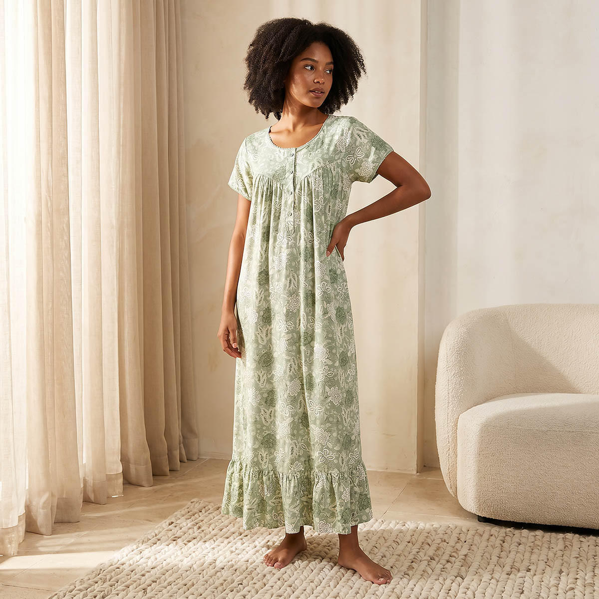 قميص نوم فيسكوز بأكمام قصيرة وطبعات زهرية-women-clothing-nightwear-nighties-image-1