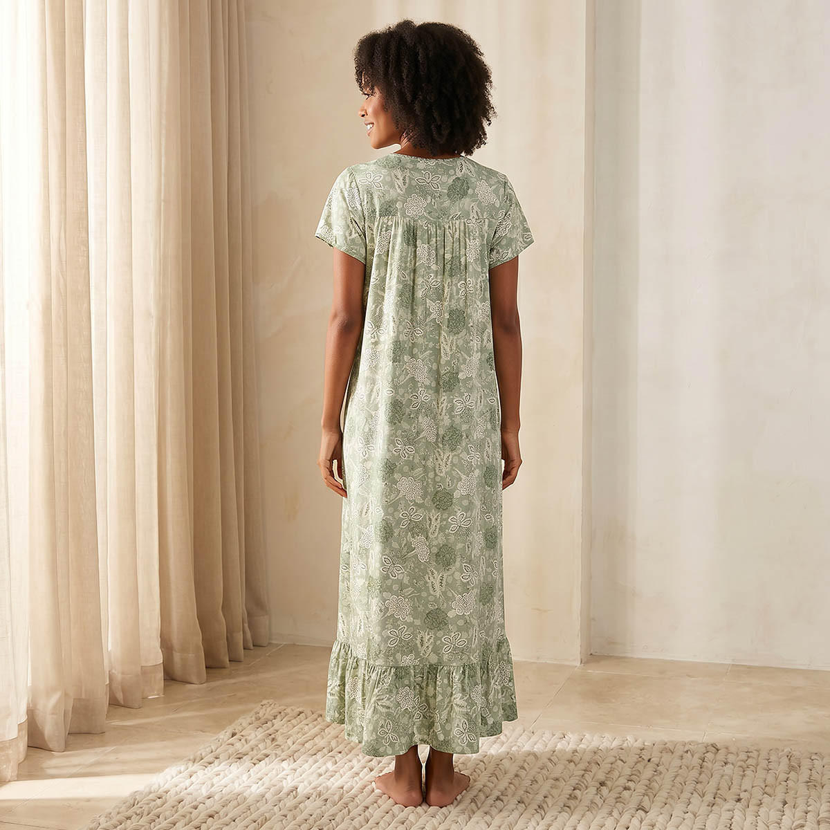 قميص نوم فيسكوز بأكمام قصيرة وطبعات زهرية-women-clothing-nightwear-nighties-image-4