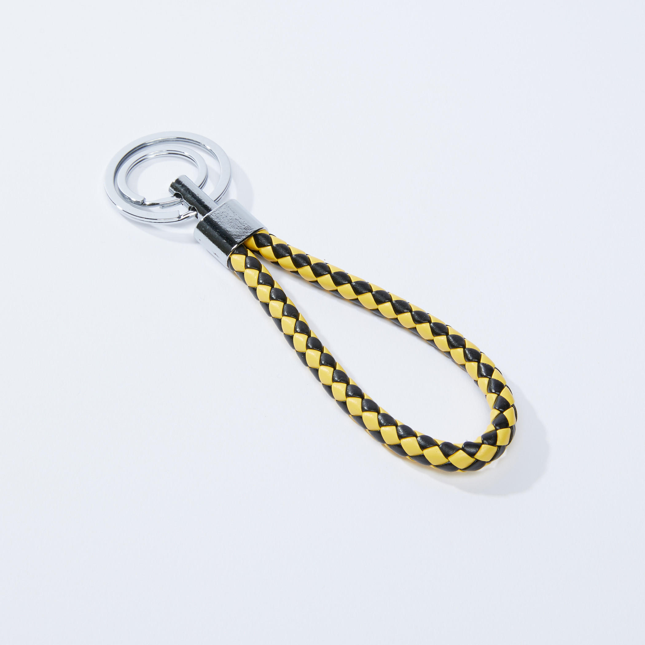سلسلة مفاتيح بتفاصيل منسوجة-women-clothingaccessories-novelties-image-1