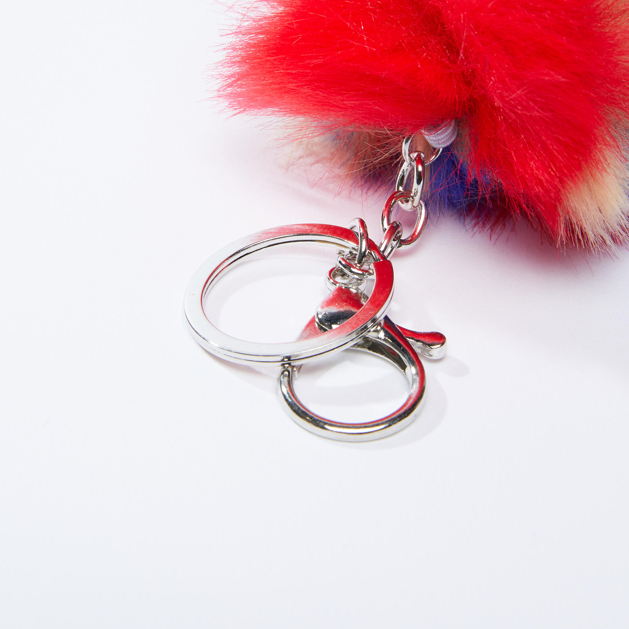 سلسلة مفاتيح مزينة بكرات بوم بوم-electronics-accessories-image-1