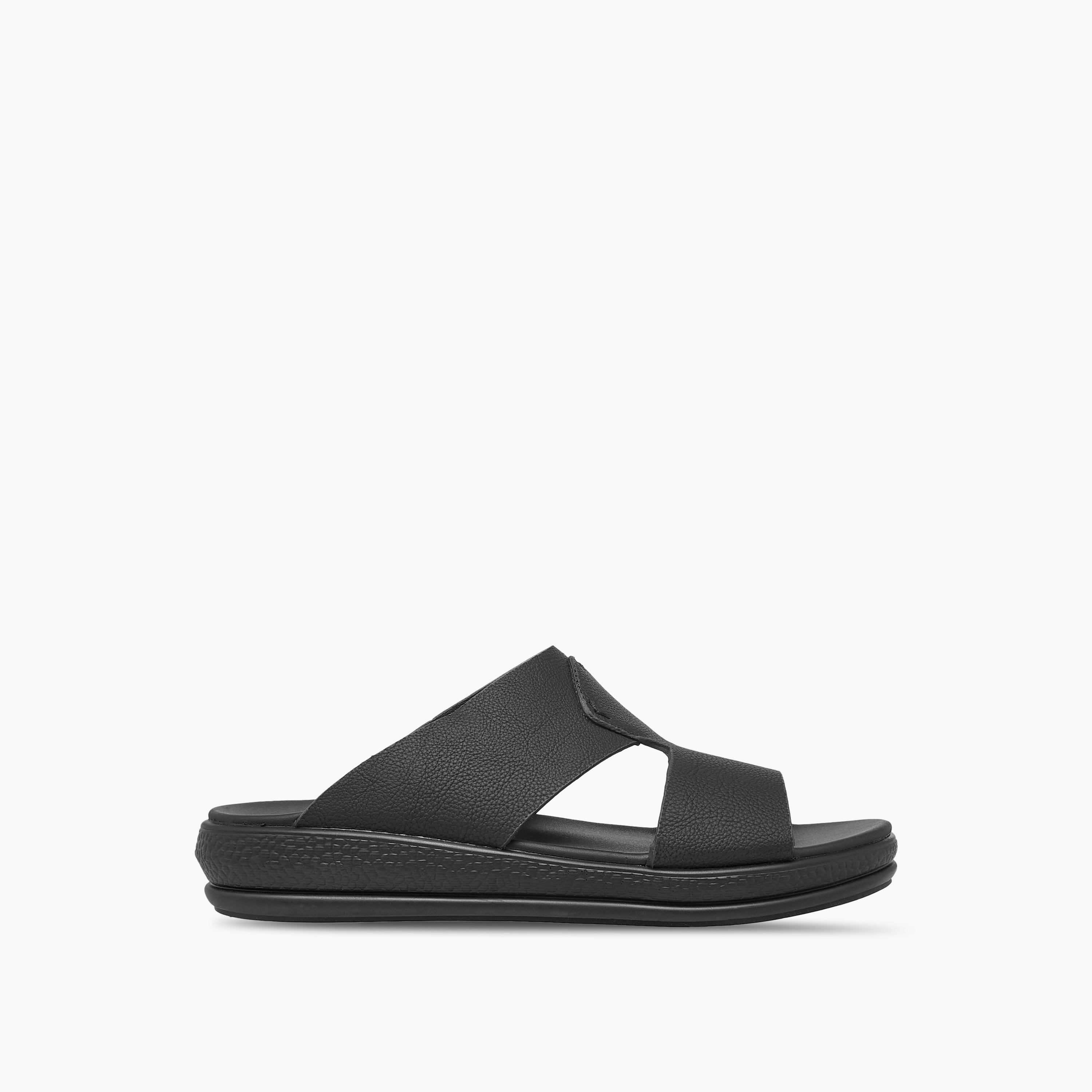 صندل سهل الارتداء بفرغ من أل بي أل من شو إكسبريس-men-shoes-sandals-image-3