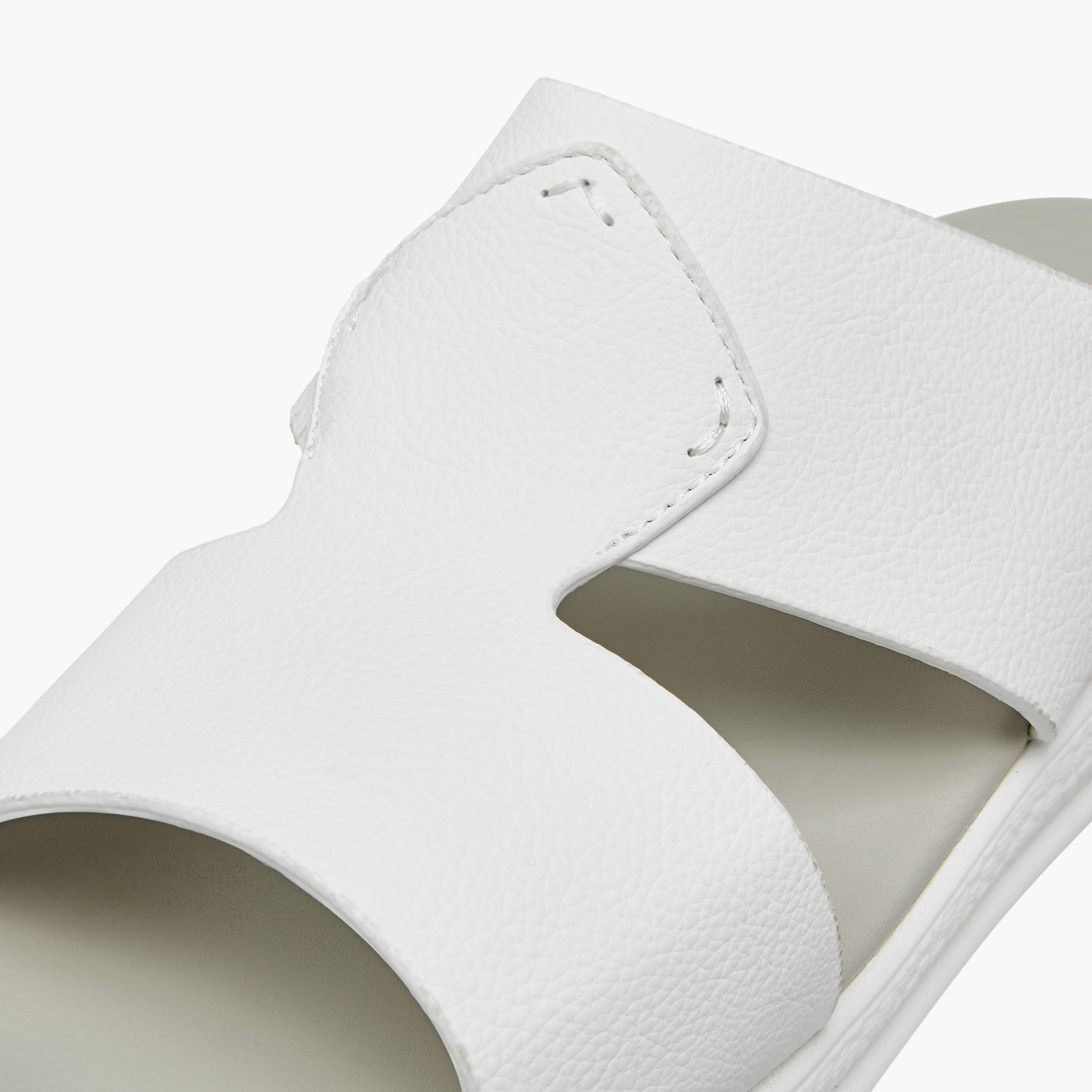 صندل سهل الارتداء بفرغ من أل بي أل من شو إكسبريس-men-shoes-sandals-image-4
