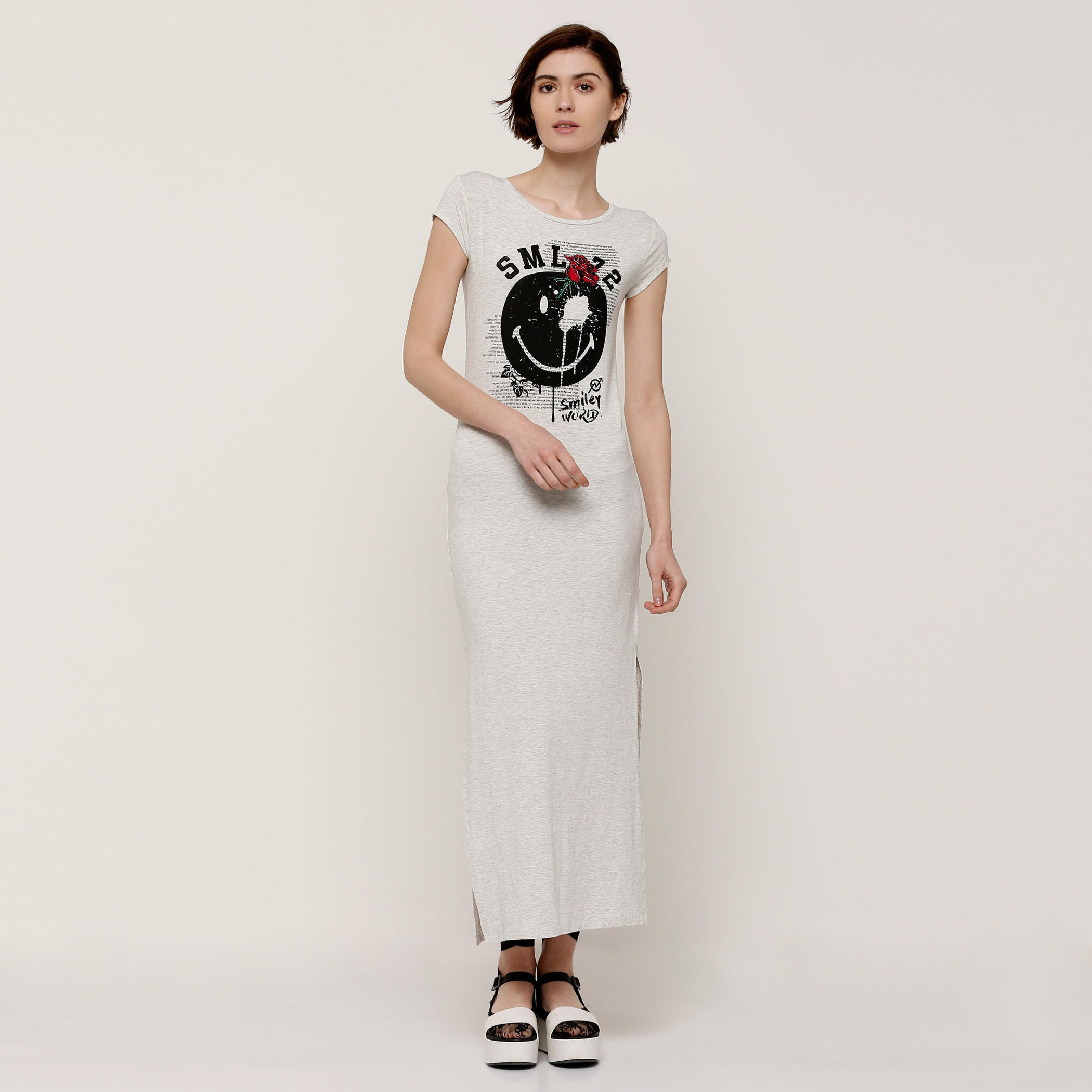 فستان طويل بياقة مستديرة وطبعات سمايلي وورلد-women-clothing-dresses-image-1